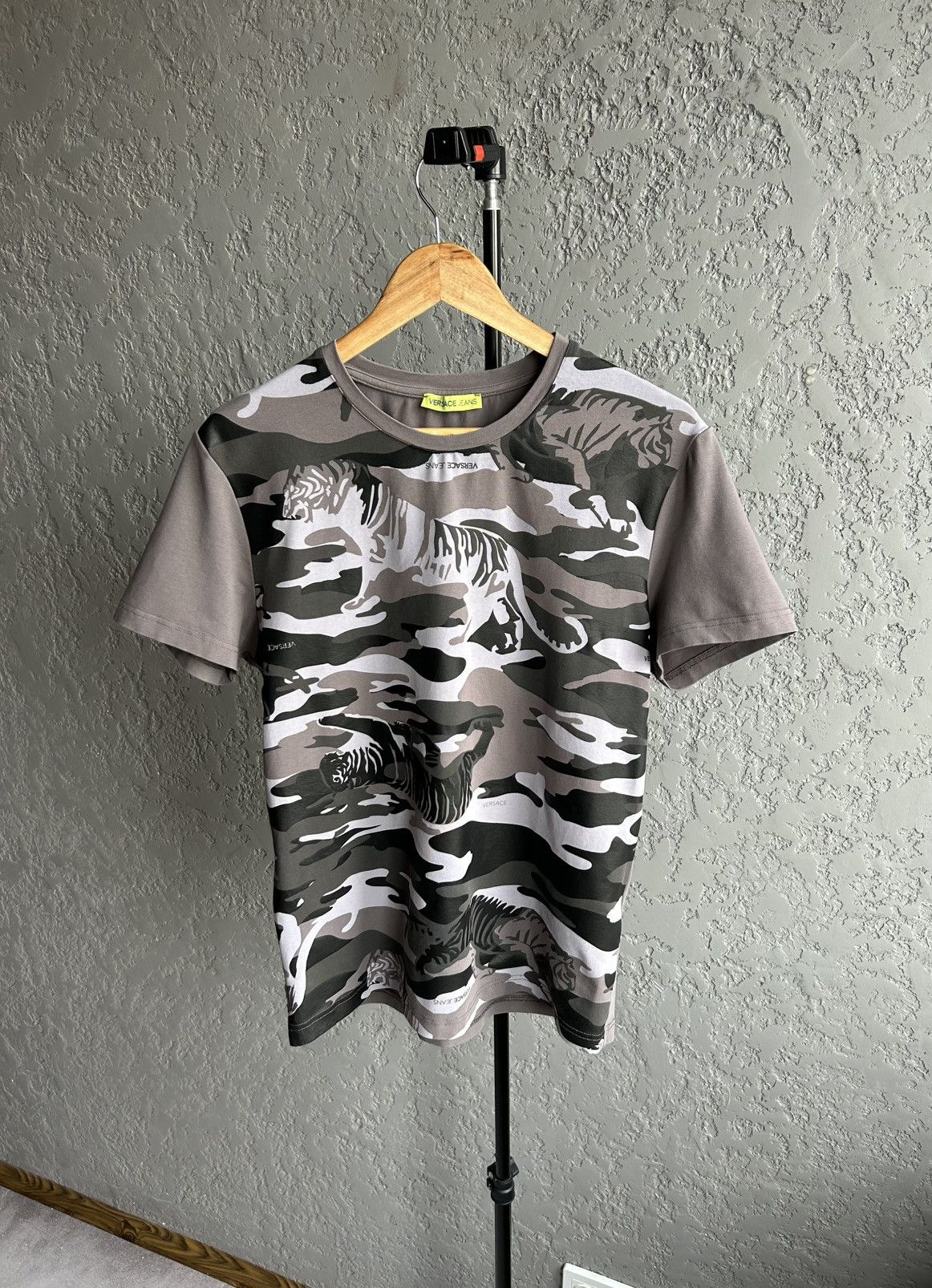 Versace Jeans Couture Versace Jeans Man's Camo-tiger t-shirt size L Size US M / EU 48-50 / 2 - 1 Thumbnail