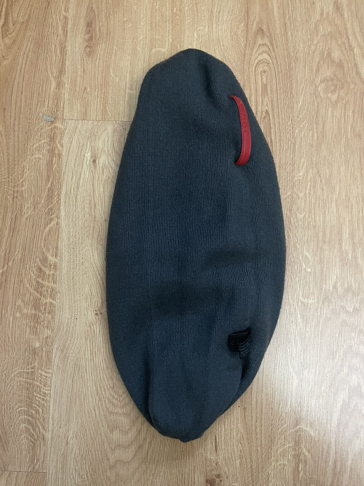 Prada Prada red stripe beanie Size ONE SIZE - 4 Thumbnail