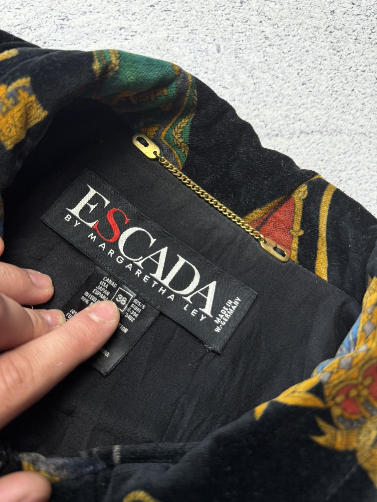 Escada Escada by Margaretha Ley 1980's Multi Printed Velvet Jacket Size XS / US 0-2 / IT 36-38 - 9 Thumbnail