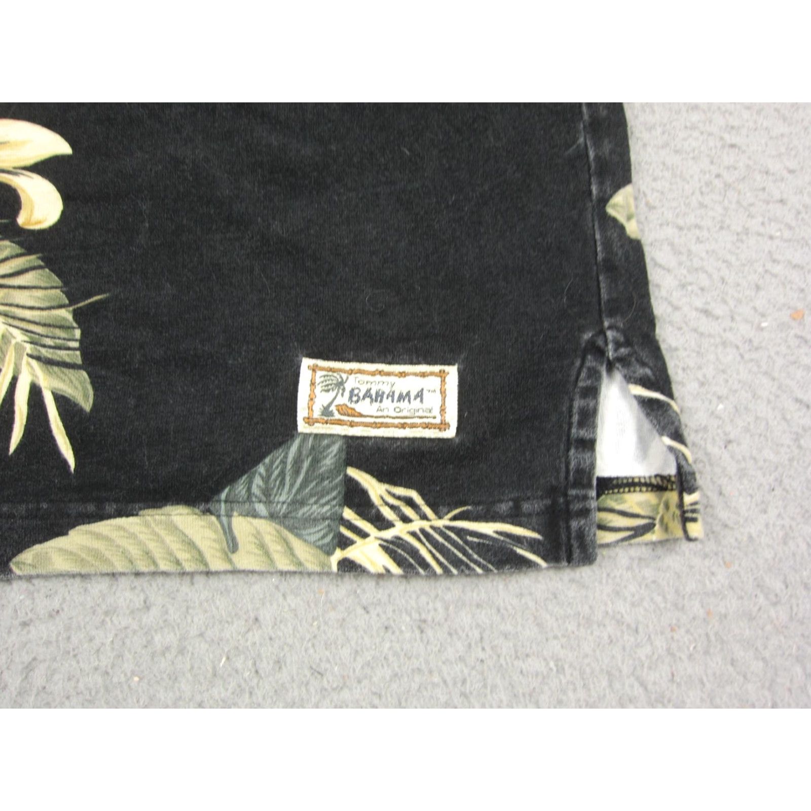 Tommy Bahama Tommy Bahama Polo Shirt XL Black Floral 90s Men Shirt Polo Short Sleeve Casual Vintage No Size US XL / EU 56 / 4 - 3 Thumbnail