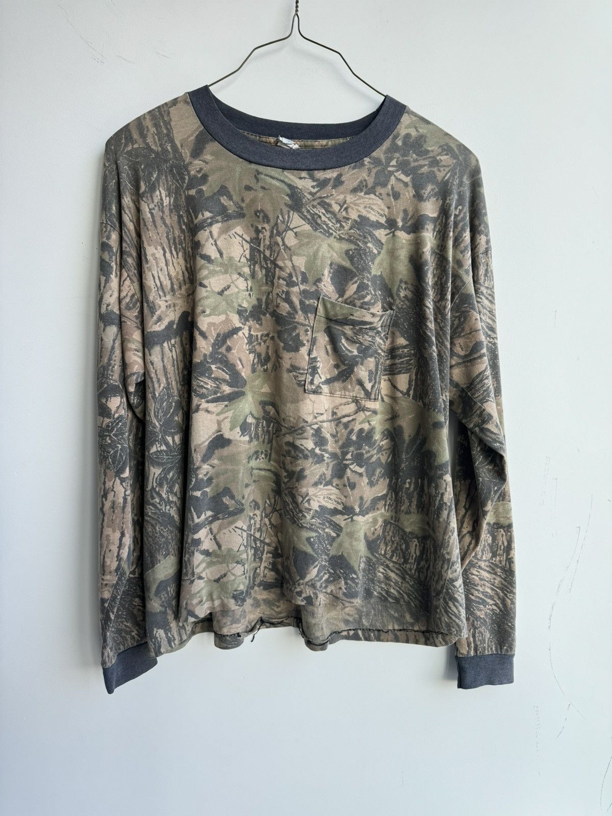 image of Vintage Realtree Long Sleeve Shirt Faded Oversized Thin, Men's (Size XL)