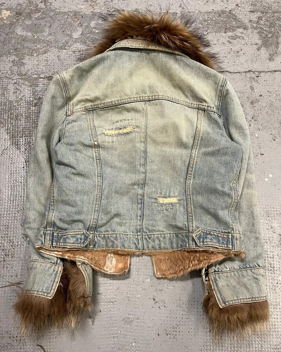 Dolce & Gabbana 2000s Dolce & Gabbana Light Blue Denim Fur-Collar Distressed Denim Jacket Size XS / US 0-2 / IT 36-38 - 6 Thumbnail