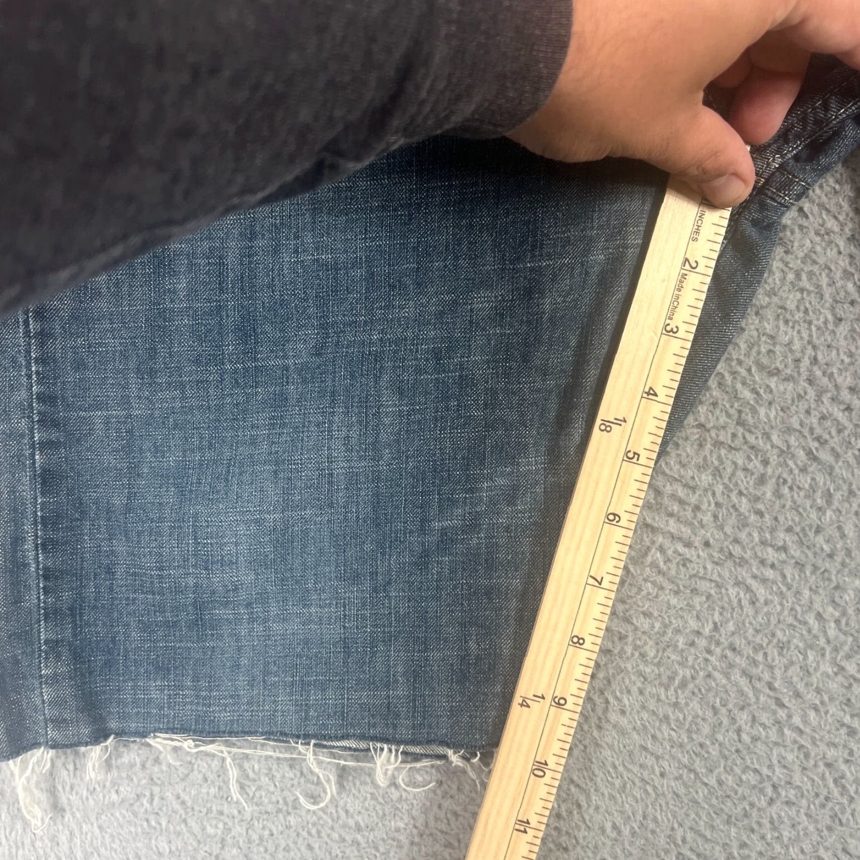 Levi's Levi's 569 Bermuda Shorts 35 Men Blue Denim Casual Travel 10" Jorts Grunge Y2K Size US 35 - 2 Thumbnail