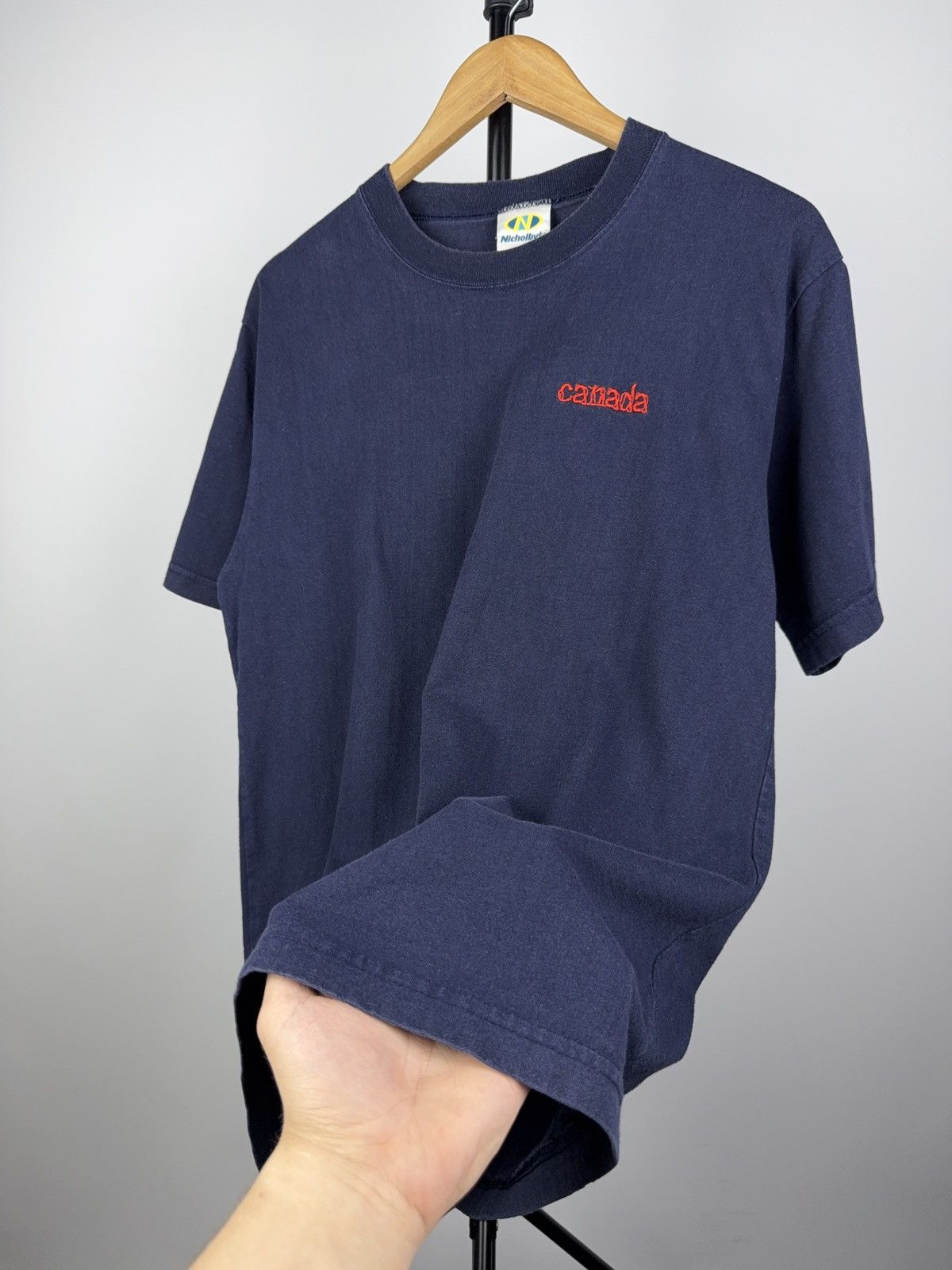 Vintage Vintage 90s Canada Bland Basic Logo Tee Shirt Size US S / EU 44-46 / 1 - 3 Thumbnail