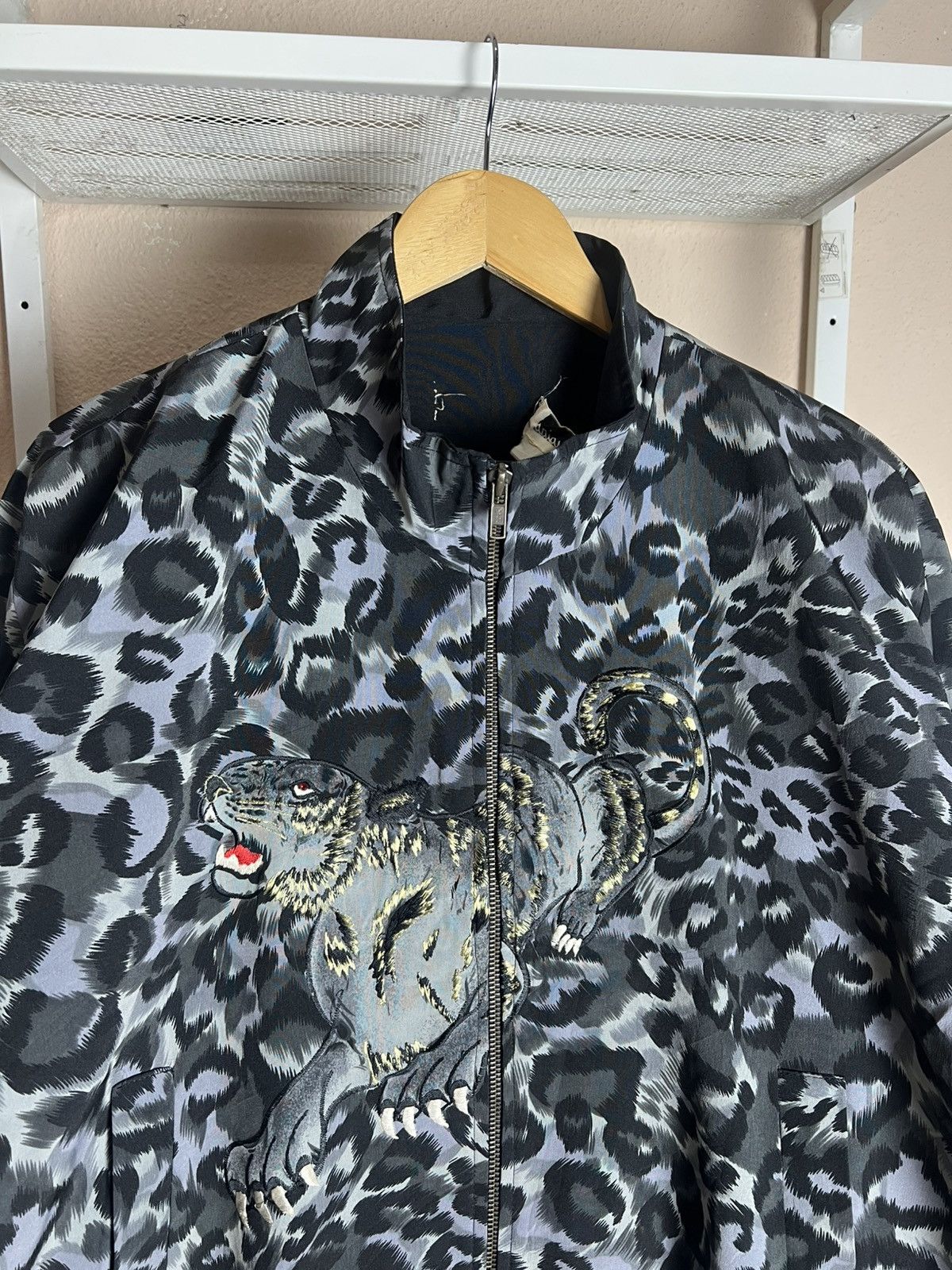 Japanese Brand Japanese Brand Leopard Embroidery Light Jacket Size L / US 10 / IT 46 - 2 Thumbnail