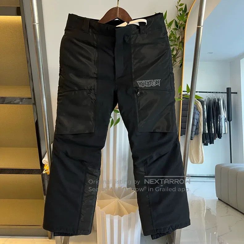 Louis Vuitton Louis Vuitton size m SS23 Solid Reflective Logo Ski Pants Size US 28 / EU 44 - 1 Thumbnail