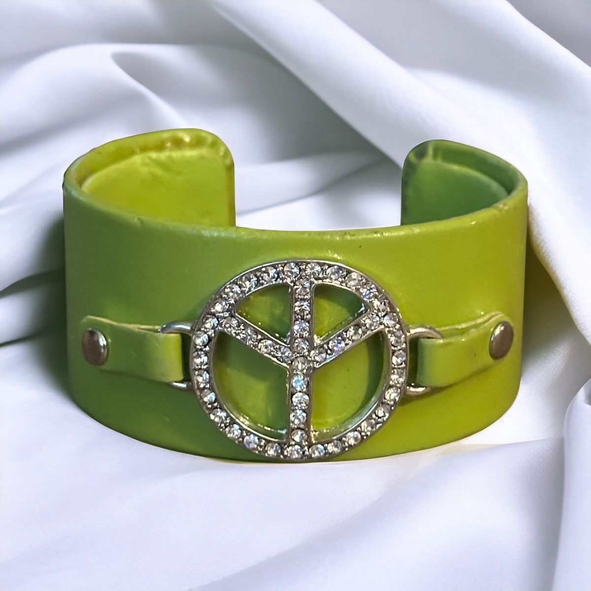 Other Green leather rhinestone peace sign cuff bracelet Size ONE SIZE - 1 Thumbnail