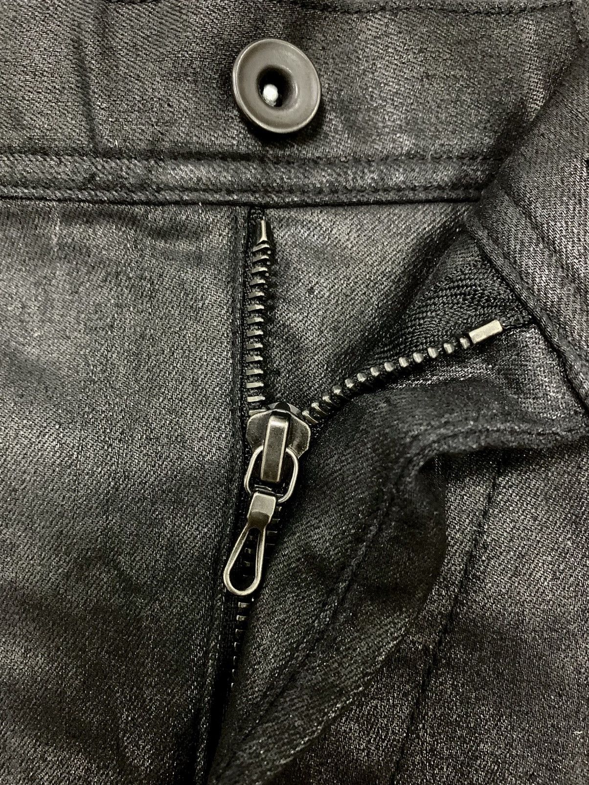 Julius JULIUS FALL WINTER 15-16 “SPHERE” COATED SKINNY LONG PANTS Size US 32 / EU 48 - 3 Thumbnail