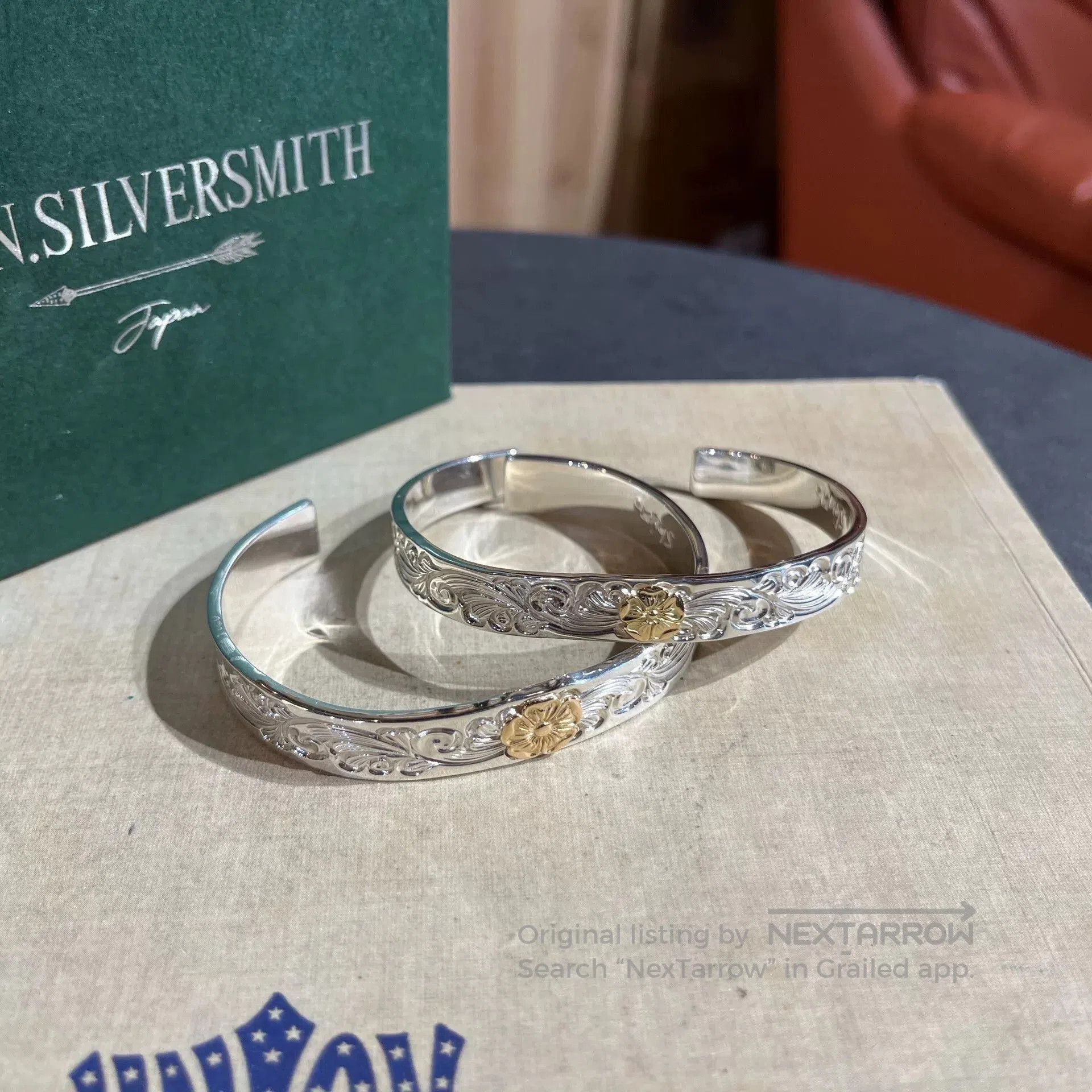 Larry Smith elegant silver and gold floral cuff bracelet. Size ONE SIZE - 1 Thumbnail