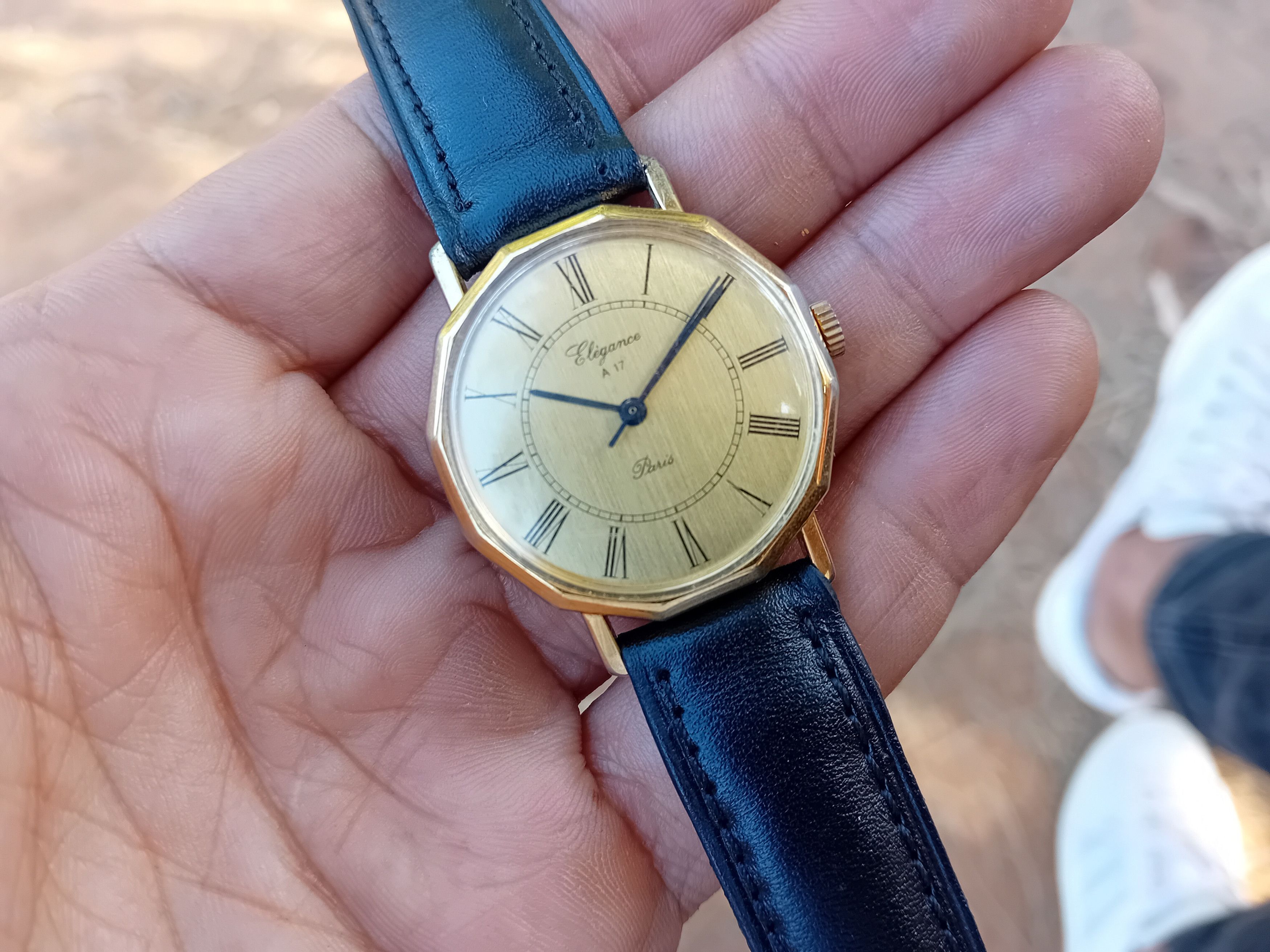 Vintage Elegance Paris Watch Vintage Mechanic 1970s Roman Numeral Size ONE SIZE - 3 Thumbnail
