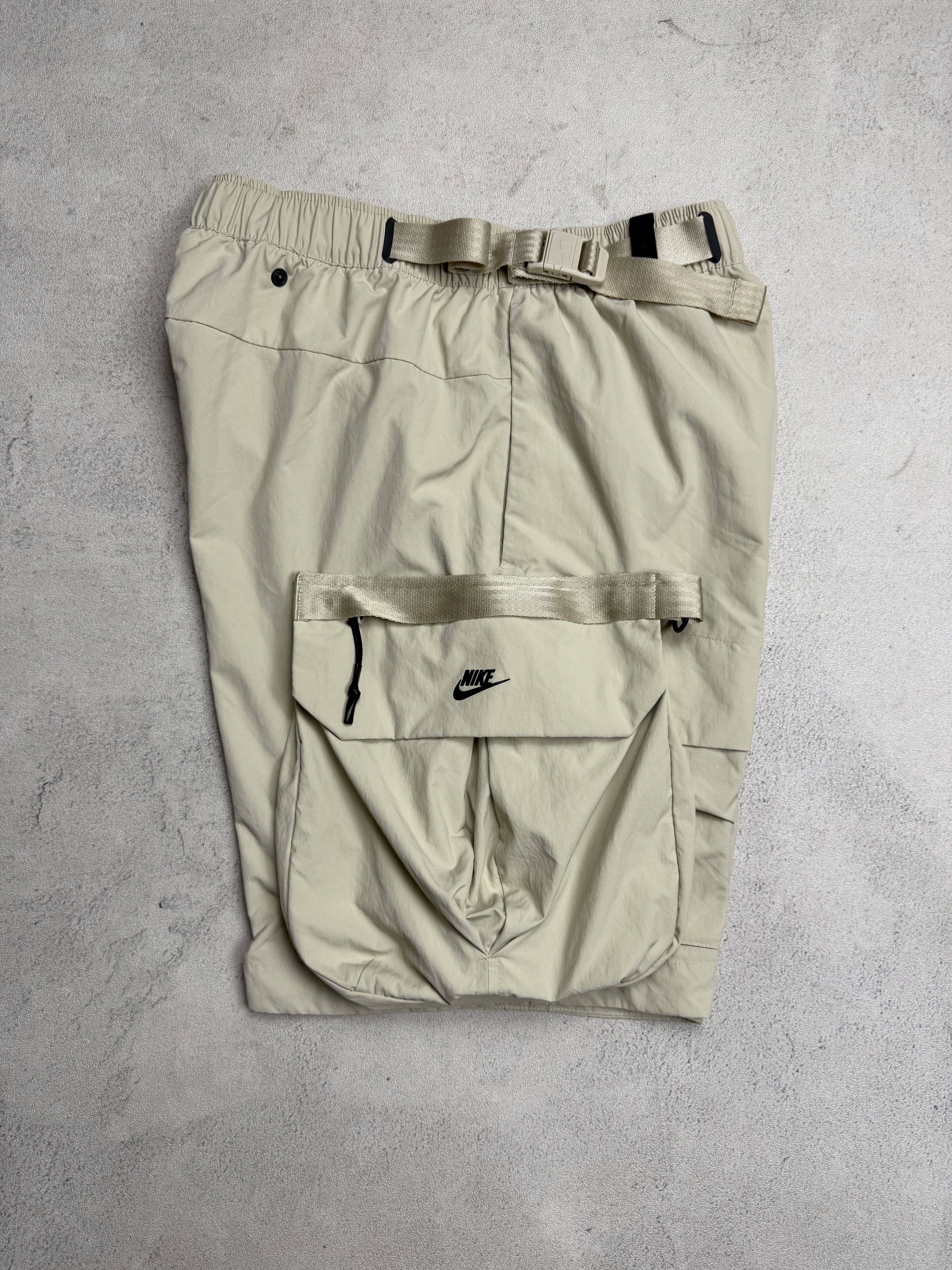 Nike Nike Tech Pack Shorts Multipocket Size US 32 / EU 48 - 3 Thumbnail