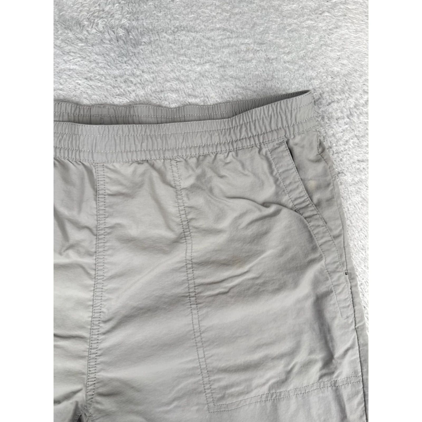 The North Face The North Face Shorts Mens Large Gray Elastic Waist Polyester Short Regular 36x10 Gray The North Face Mens Shorts — Size US 33 - 5 Thumbnail