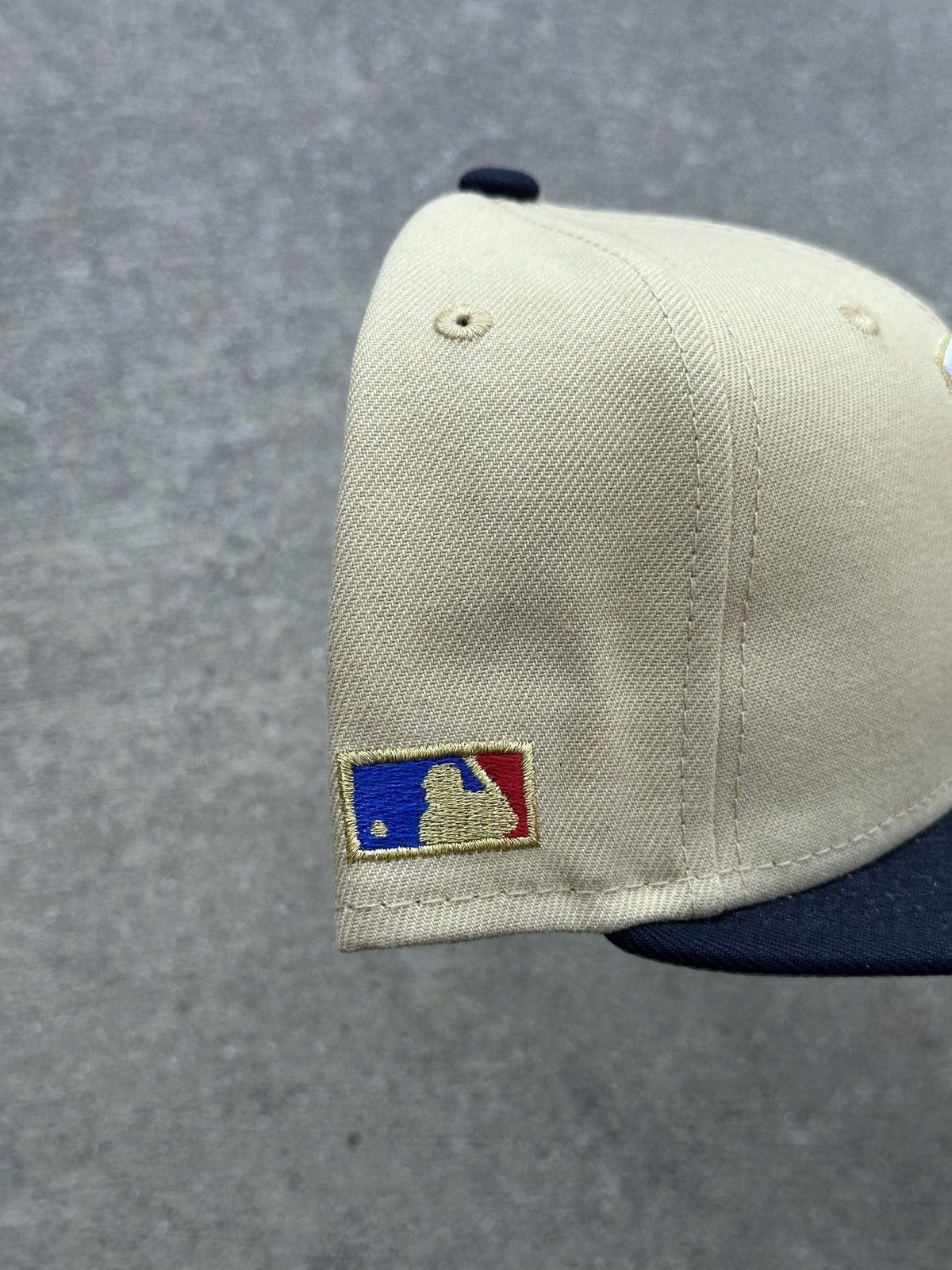 MLB × New Era Minnesota Twins Side Batty Vegas Gold Two Tone Fitted 7 1/4 Size ONE SIZE - 2 Thumbnail