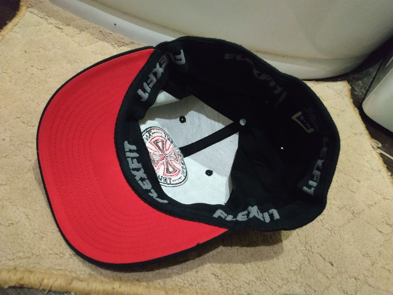 Italia Independent Independent Truck Co. Cross Logo Flexfit Hat Black/Red Size ONE SIZE - 4 Thumbnail