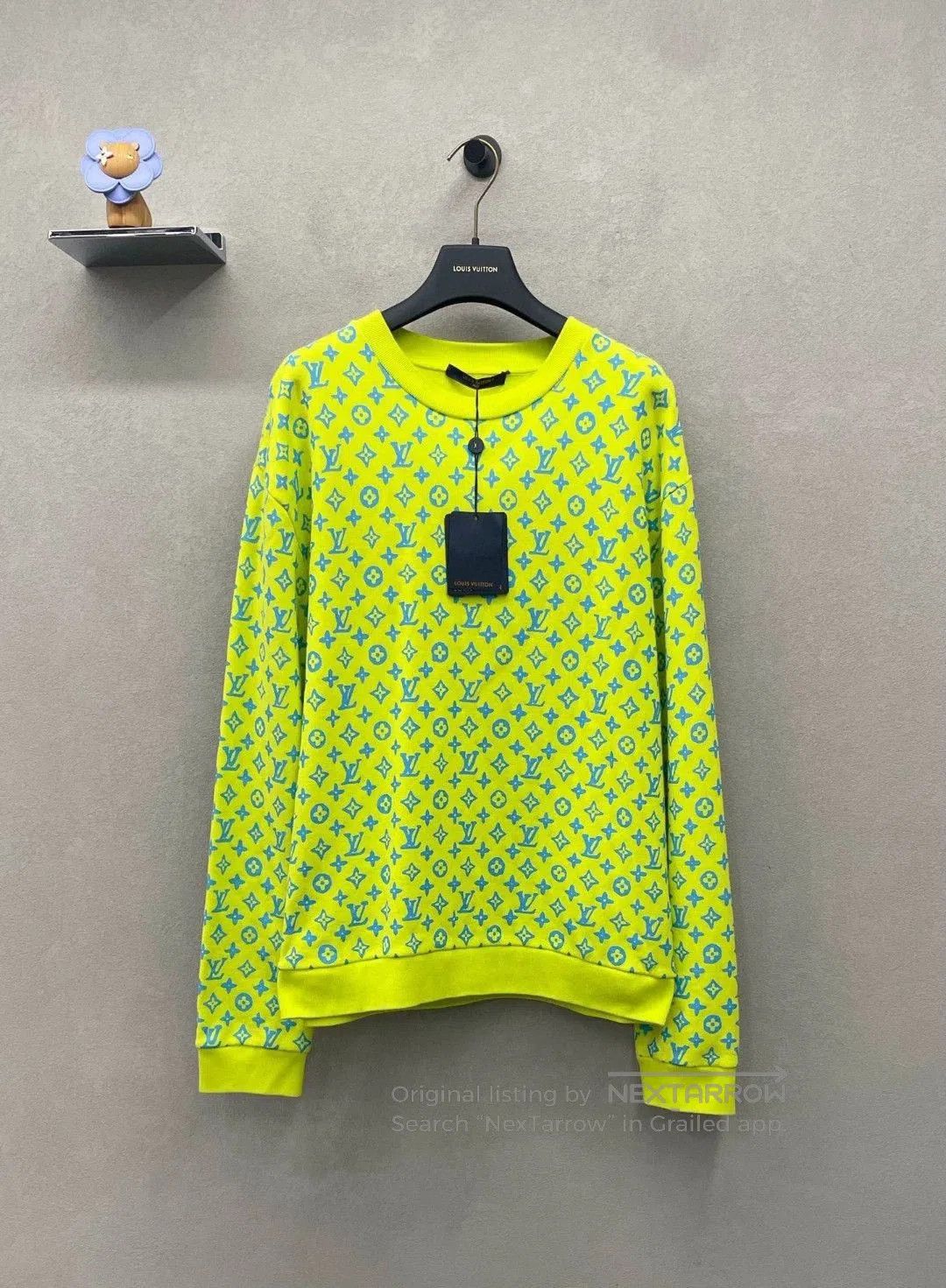 Louis Vuitton LV Fluorescent Green Logo Sweatshirt Unisex. Size US L / EU 52-54 / 3 - 1 Thumbnail