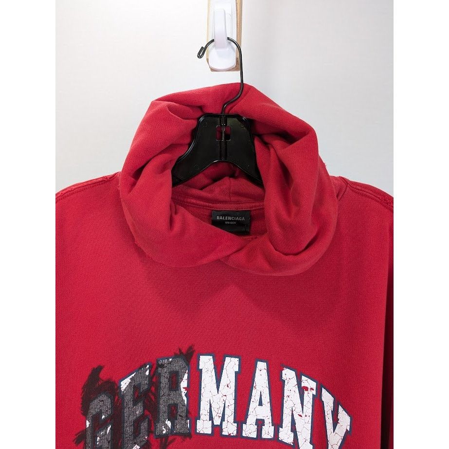 Balenciaga o1rshd1 Round Hoodie in Faded Red Size US S / EU 44-46 / 1 - 3 Thumbnail