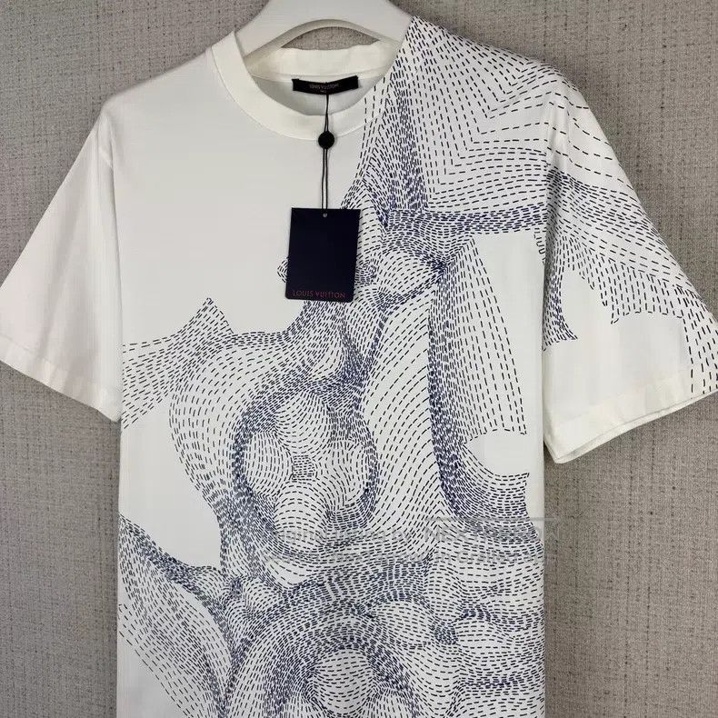 Louis Vuitton Louis Vuitton Sketch three flower full print round neck sh Size US XL / EU 56 / 4 - 2 Thumbnail
