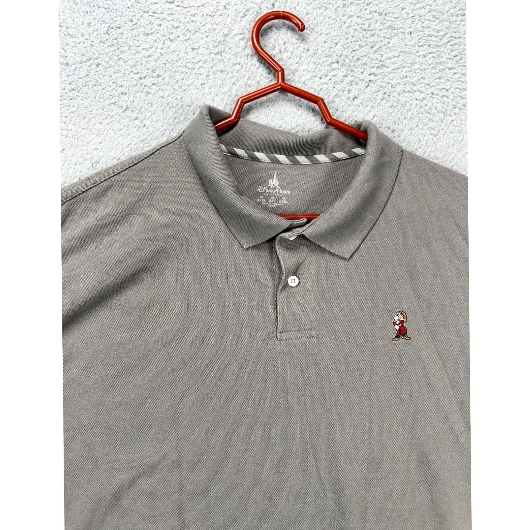 Disney Disney Parks Polo Shirt Mens 2XL Grey Casual Rugby Grumpy Logo Knit Short Sleeve Size US XXL / EU 58 / 5 - 7 Thumbnail