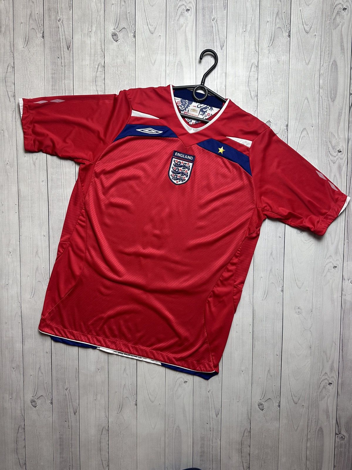 Umbro × Vintage Vintage Umbro England size Xl red soccer jersey Size US XL / EU 56 / 4 - 1 Thumbnail