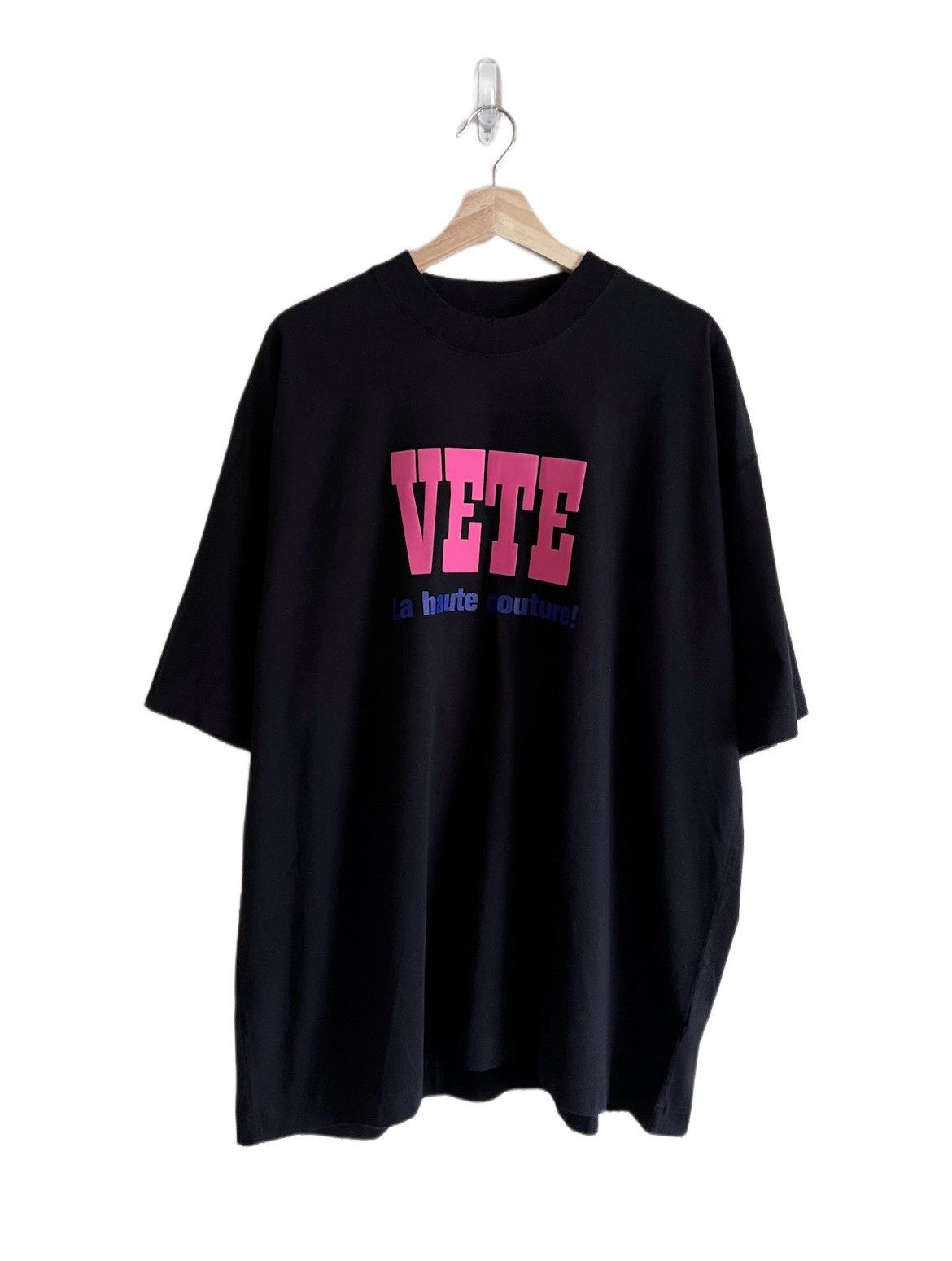 image of Vetements Le Haute Couture Logo Tee In Black, Men's (Size XS)