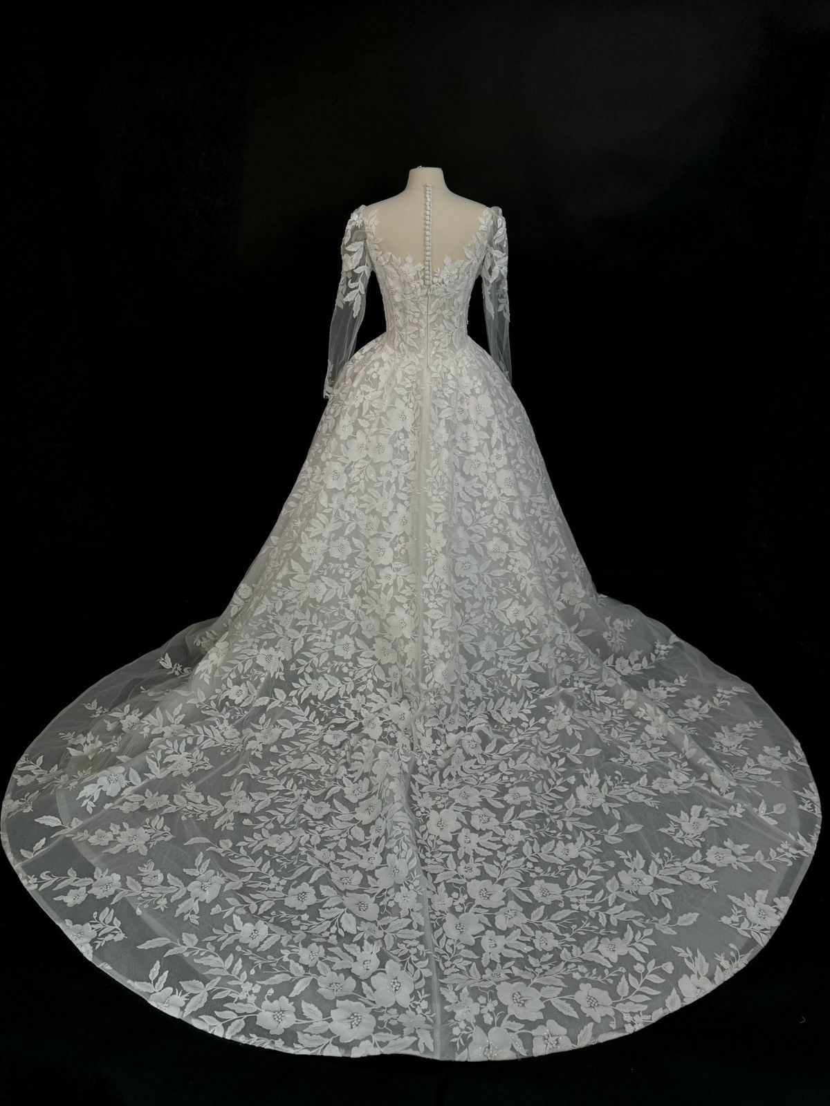 Other US 10 Anna Augusta Embroidered Lace Bridal Gown Size L / US 10 / IT 46 - 8 Thumbnail