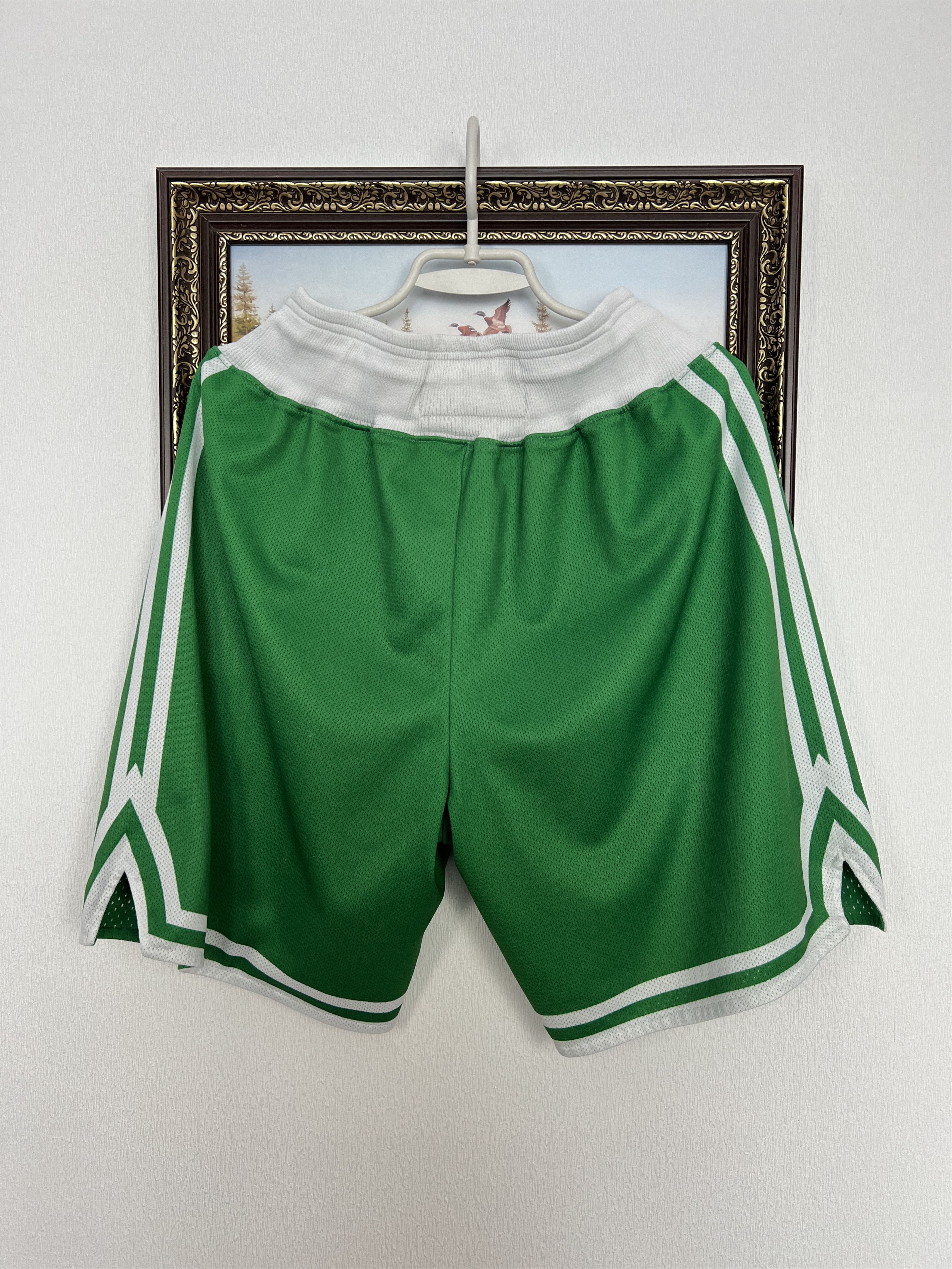 Champion Vintage 90's Champion Boston Celtics NBA Green Shorts M Size US 32 / EU 48 - 13 Thumbnail