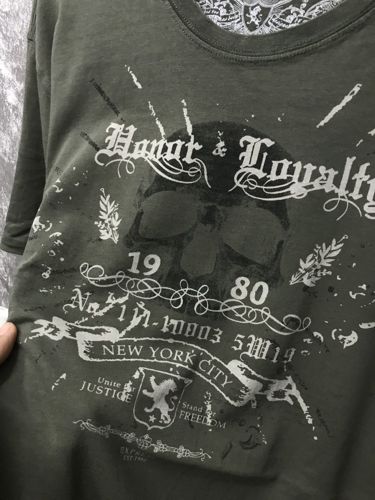 Affliction × Express × Southpole Express Affliction Skull Y2K Graphic Tee Size US XL / EU 56 / 4 - 3 Thumbnail