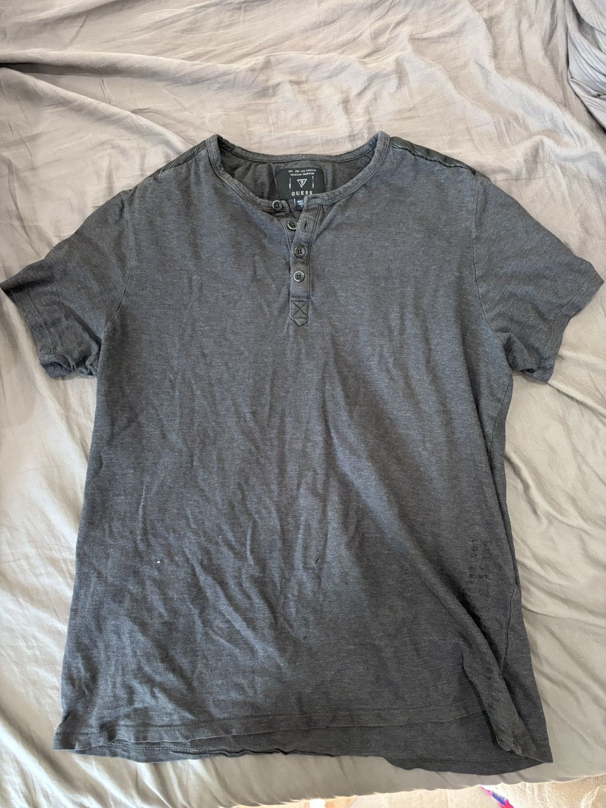 Guess Vintage Guess, Quarter Button Size US S / EU 44-46 / 1 - 1 Thumbnail