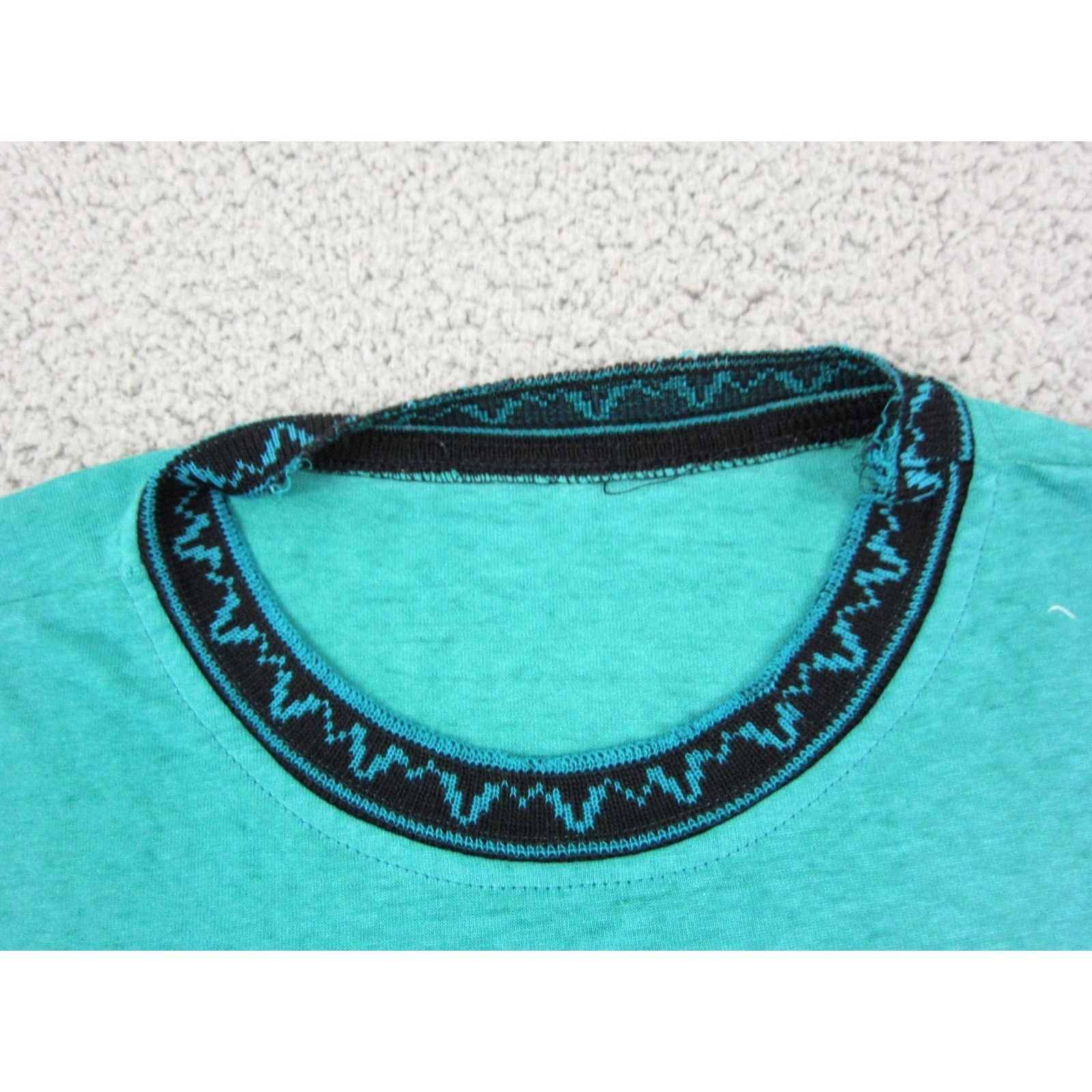 Vintage Vintage BVD Shirt Mens Large Blue Green Tribal Aztec Single Stitch Made in USA Shirt Mens Large Blue Size US L / EU 52-54 / 3 - 6 Thumbnail