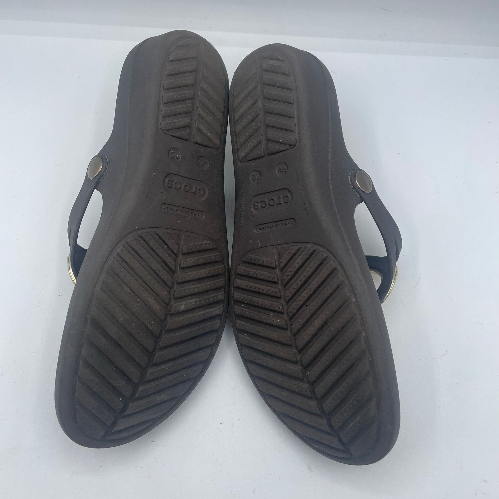 Crocs Crocs Sanrah Hammered Circle Wedge Flip Sandals Espresso 10 Size US 10 / IT 40 - 7 Thumbnail