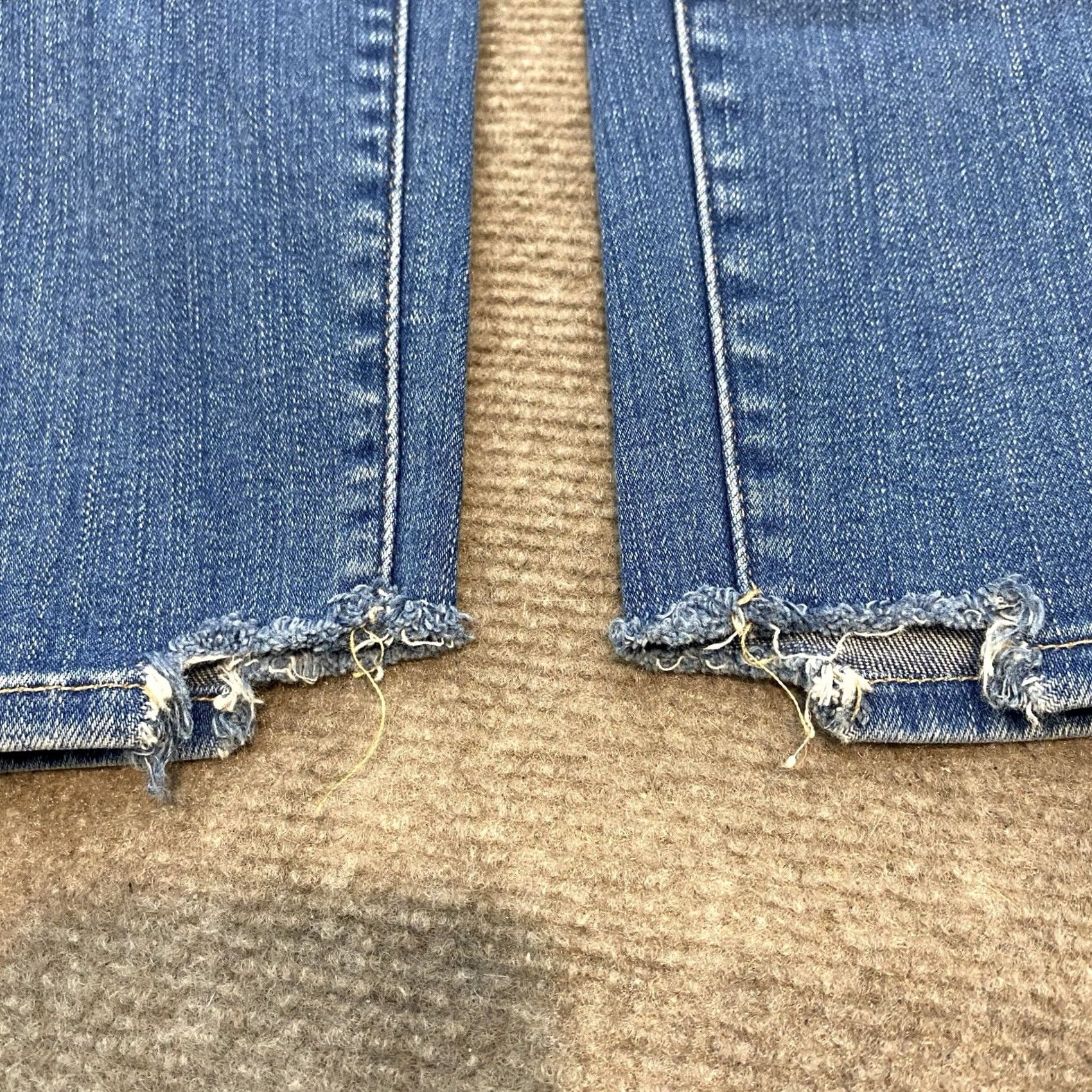 Frame FRAME Le Skinny De Jeanne Jeans Womens 26 Blue Denim Distressed Stretch 5-Pocket Inseam 27in Slim Skinny Jeans Mens Womens Size 26" / US 2 / IT 38 - 4 Thumbnail