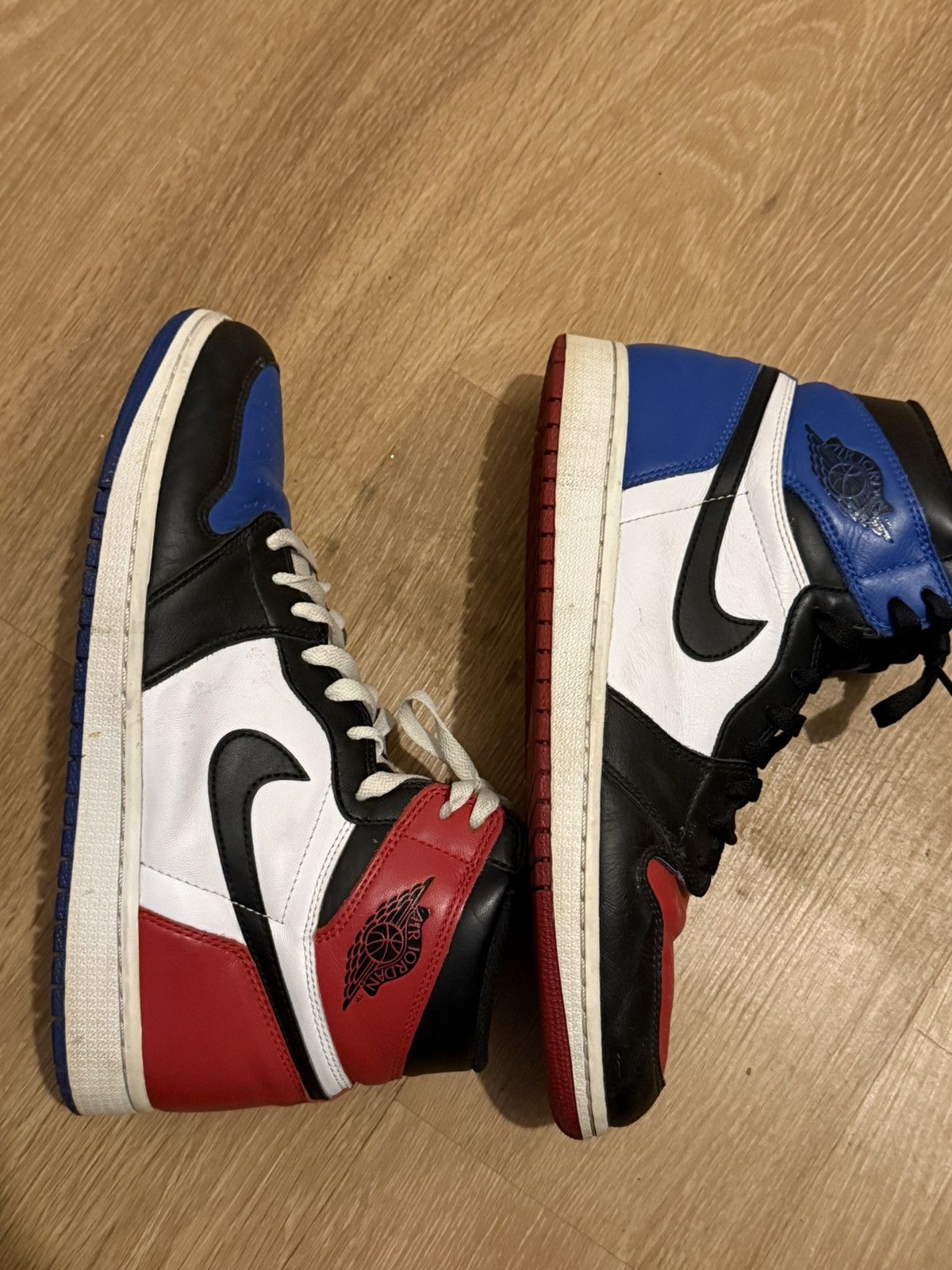 Jordan Brand Jordan 1 Top 3 10.5 Size US 10.5 / EU 43-44 - 1 Thumbnail
