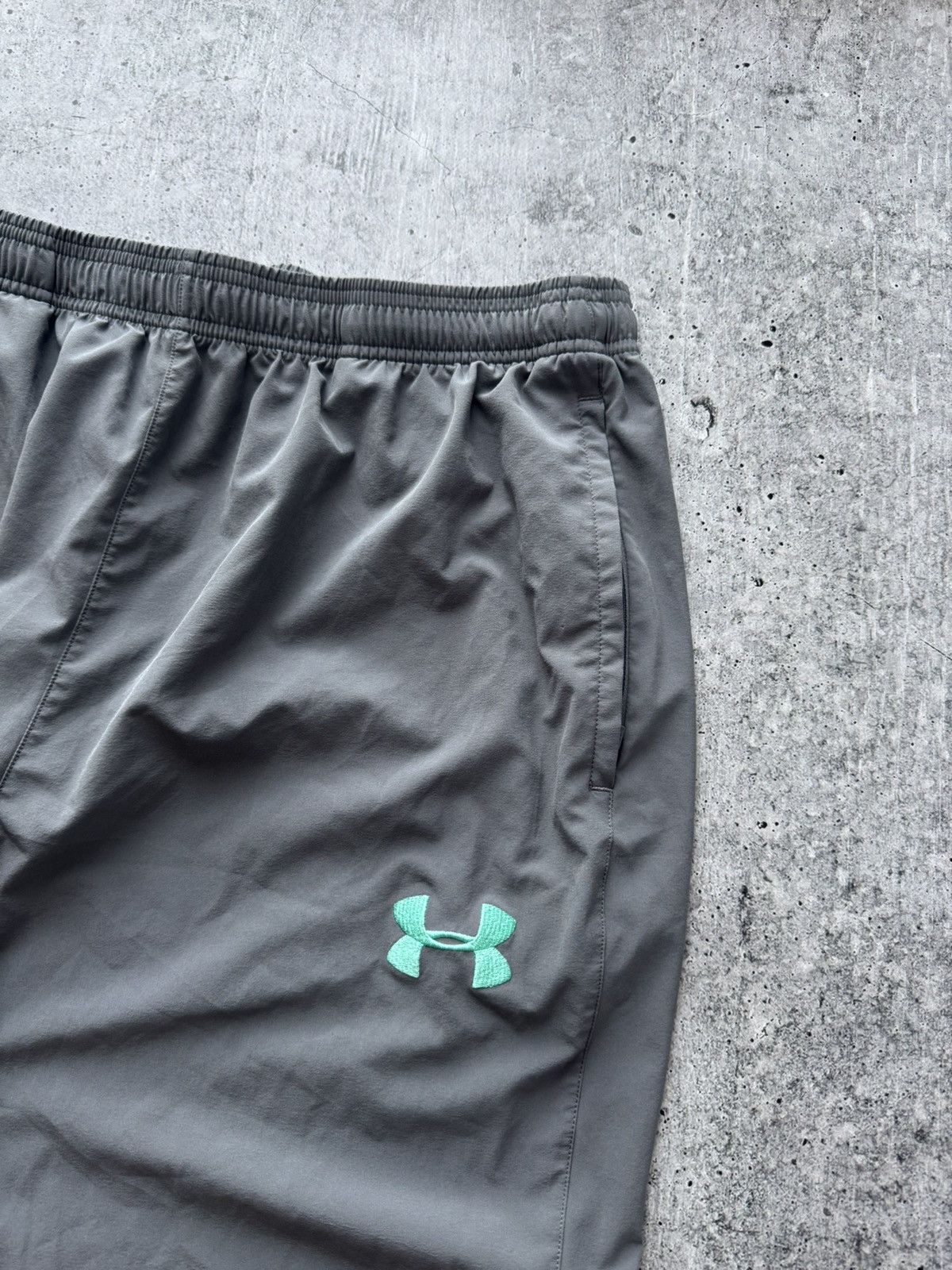 Under Armour Under Armour x Aston Villa Soccer Pants casual joggers Size US 40 / EU 56 - 4 Thumbnail