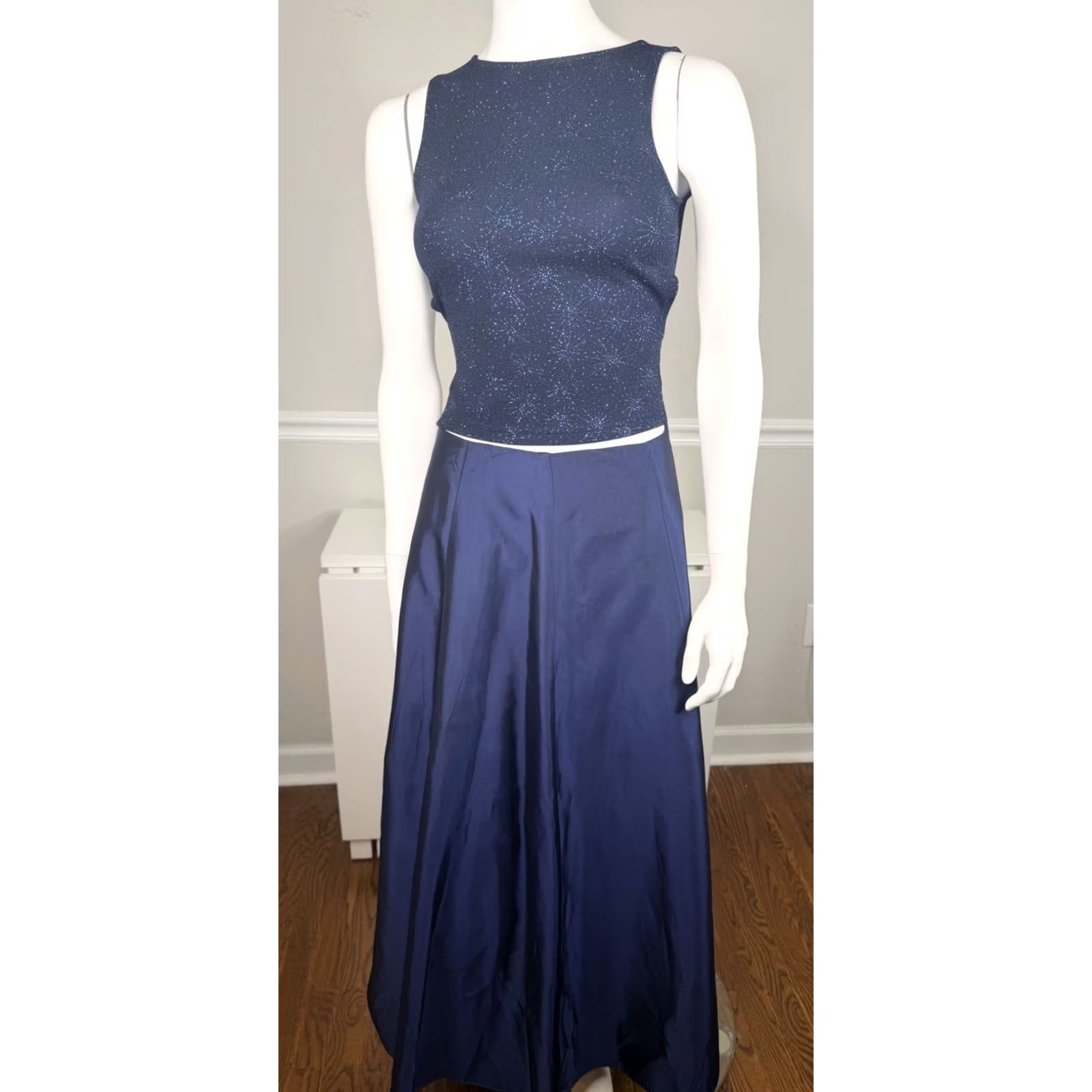 beaded column dress Fully gown with a cape Ivory / US 12 Size:14.5 / 33 Casual dresses Beaded mesh Published: 20240124 Birthday Party Wear Dress