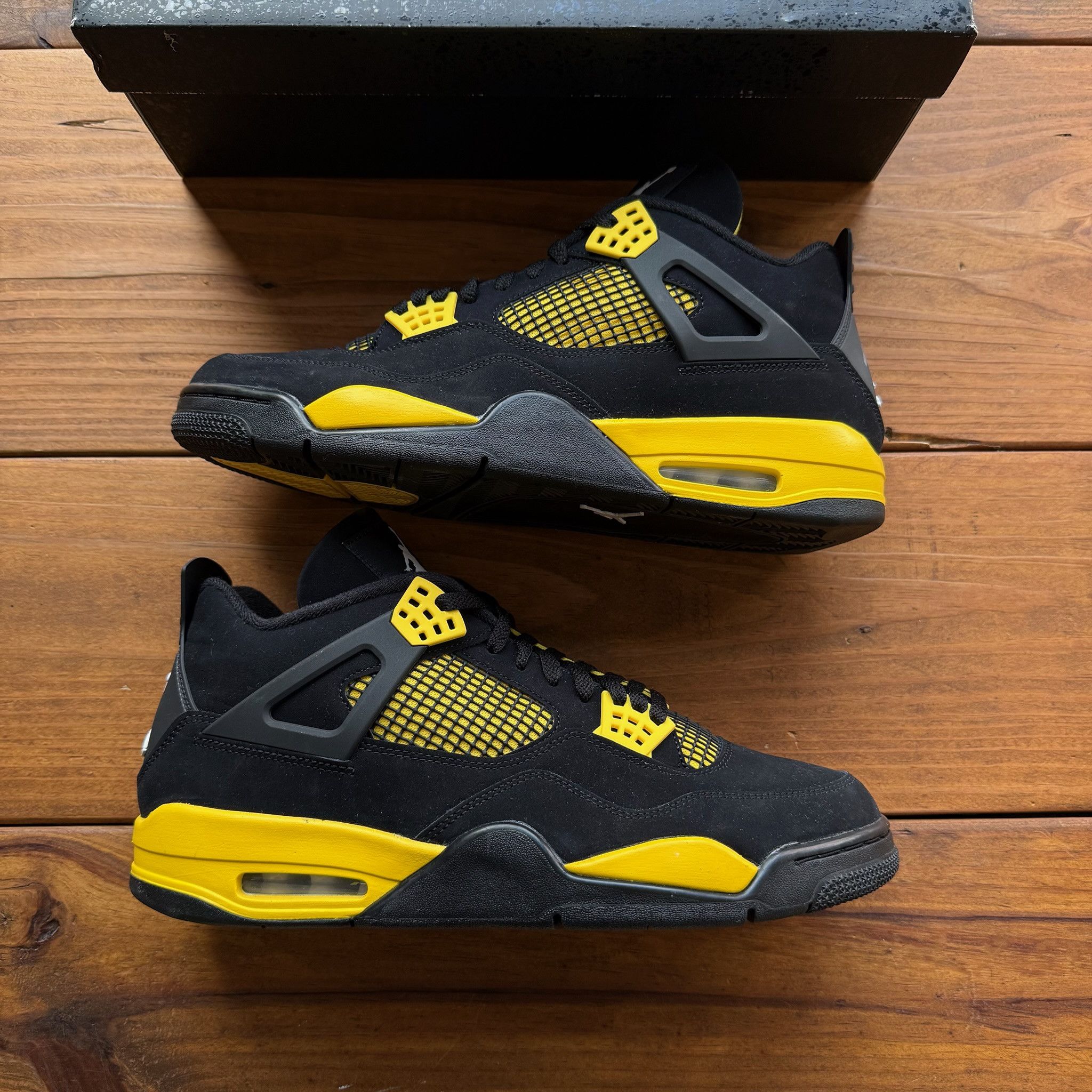 Jordan Brand Size 13 - Jordan 4 Retro 'Thunder' 2023 Size US 13 / EU 46 - 2 Thumbnail