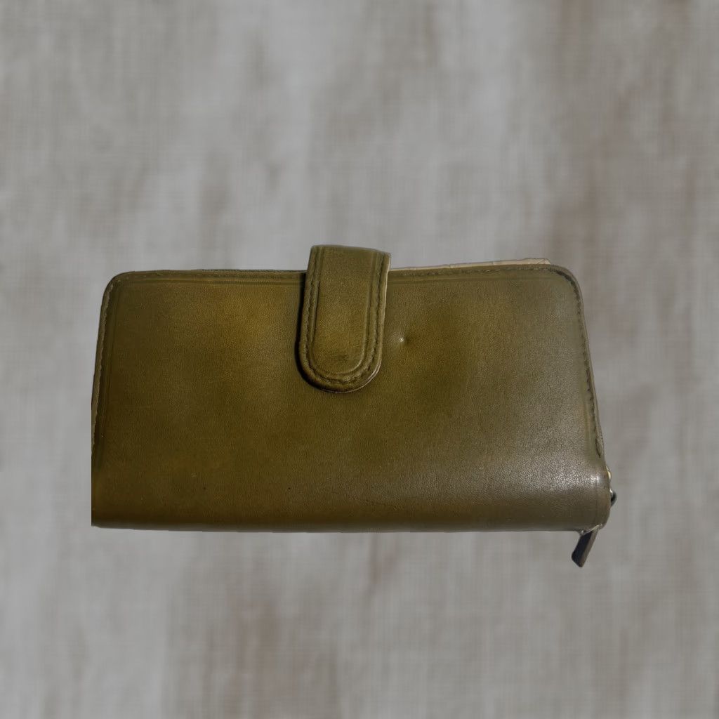 Vintage VINTAGE Buxton Bifold Wallet Leather Olive Green Men 7x3.5 Distressed Marks Coin Pocket Zipper Missing Size ONE SIZE - 1 Thumbnail