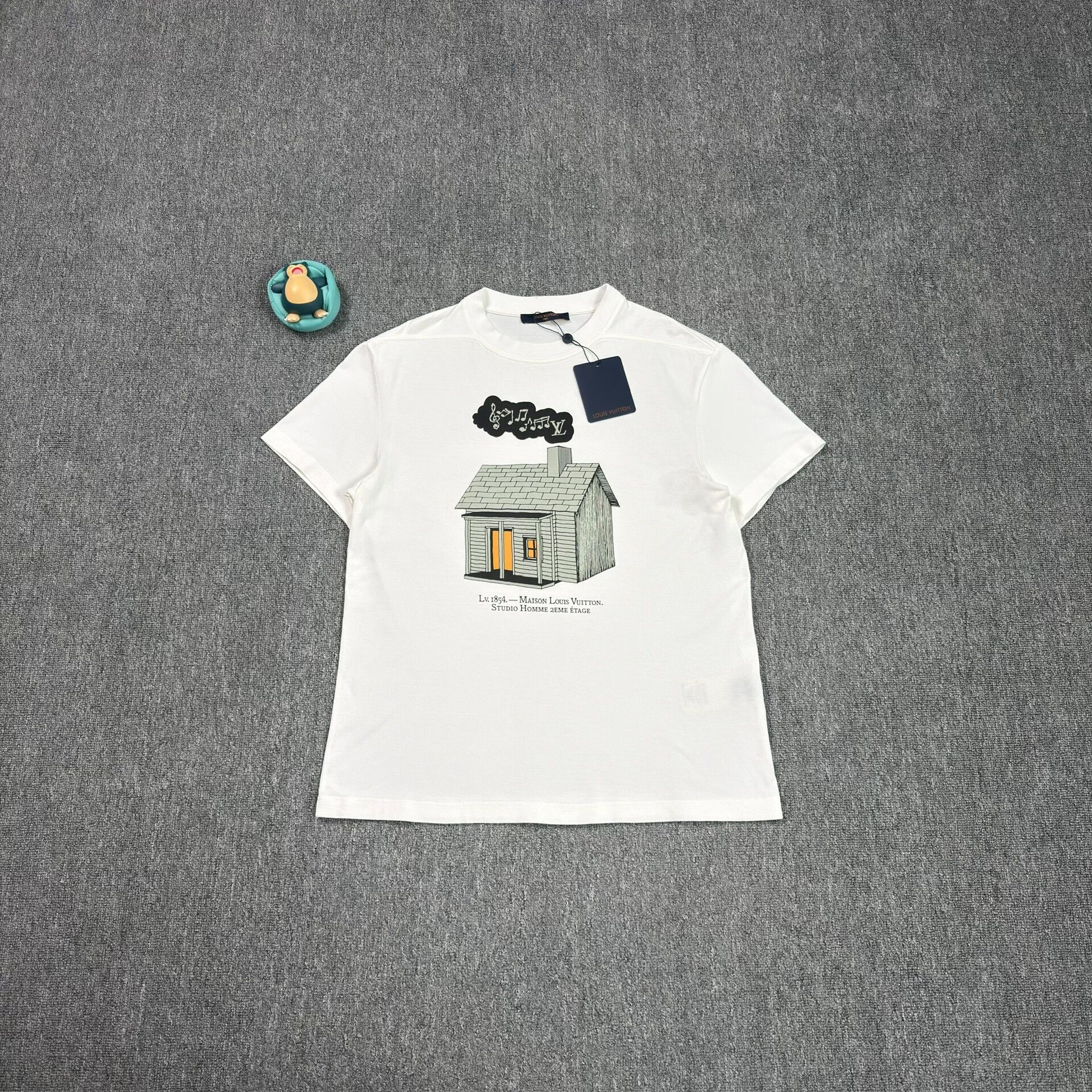 Louis Vuitton Louis Vuitton Fall House Graphic T-Shirt US S Size US S / EU 44-46 / 1 - 1 Thumbnail