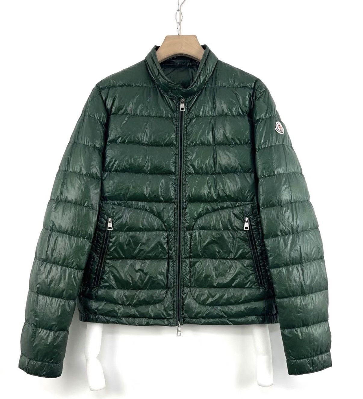 Moncler Moncler Acorns Shiny Short Stand Collar Logo Down Jacket K12 Size XS / US 0-2 / IT 36-38 - 1 Thumbnail