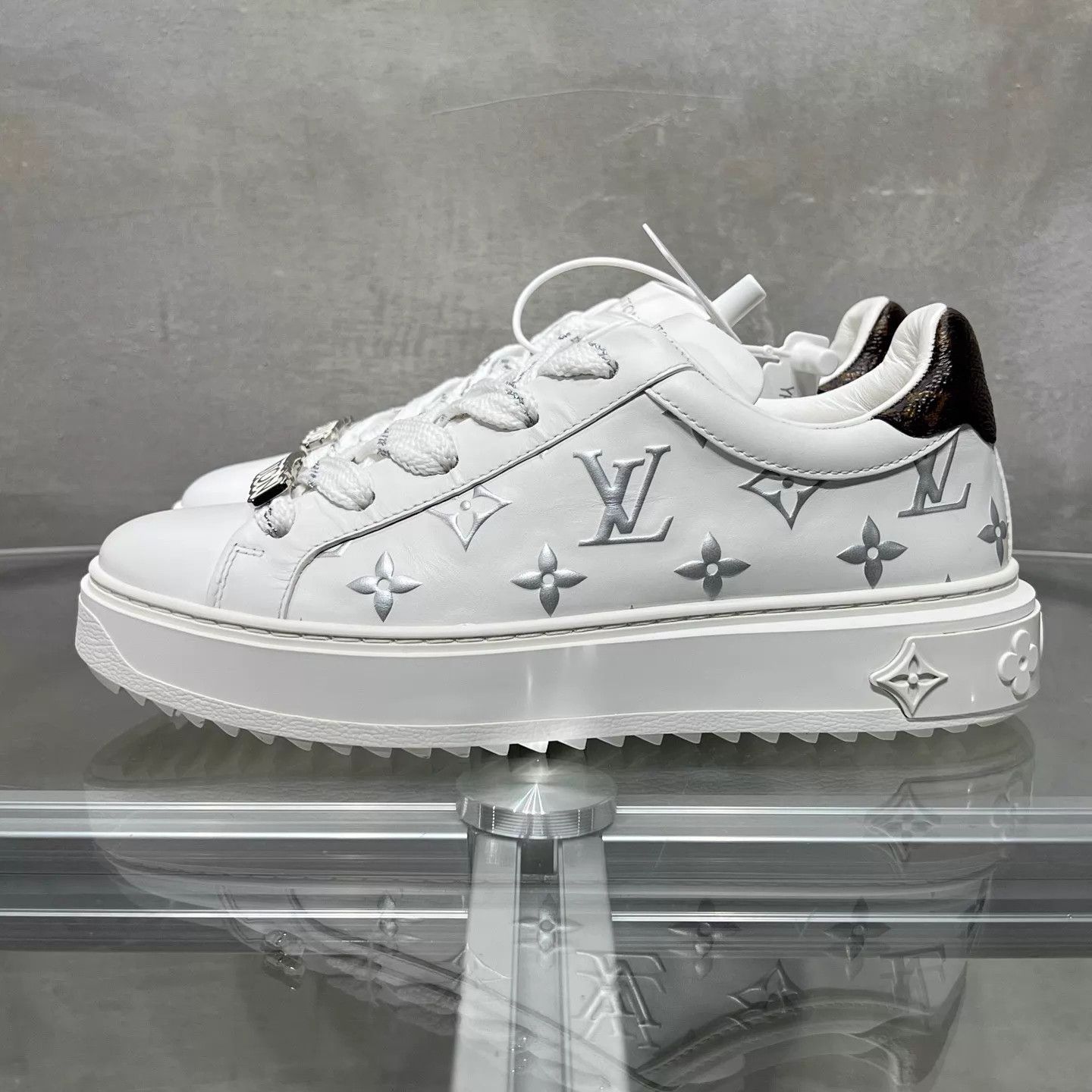Louis Vuitton LV Time Out Sneaker Silver White Embossed UK2 Size US 5.5 / IT 35.5 - 3 Thumbnail