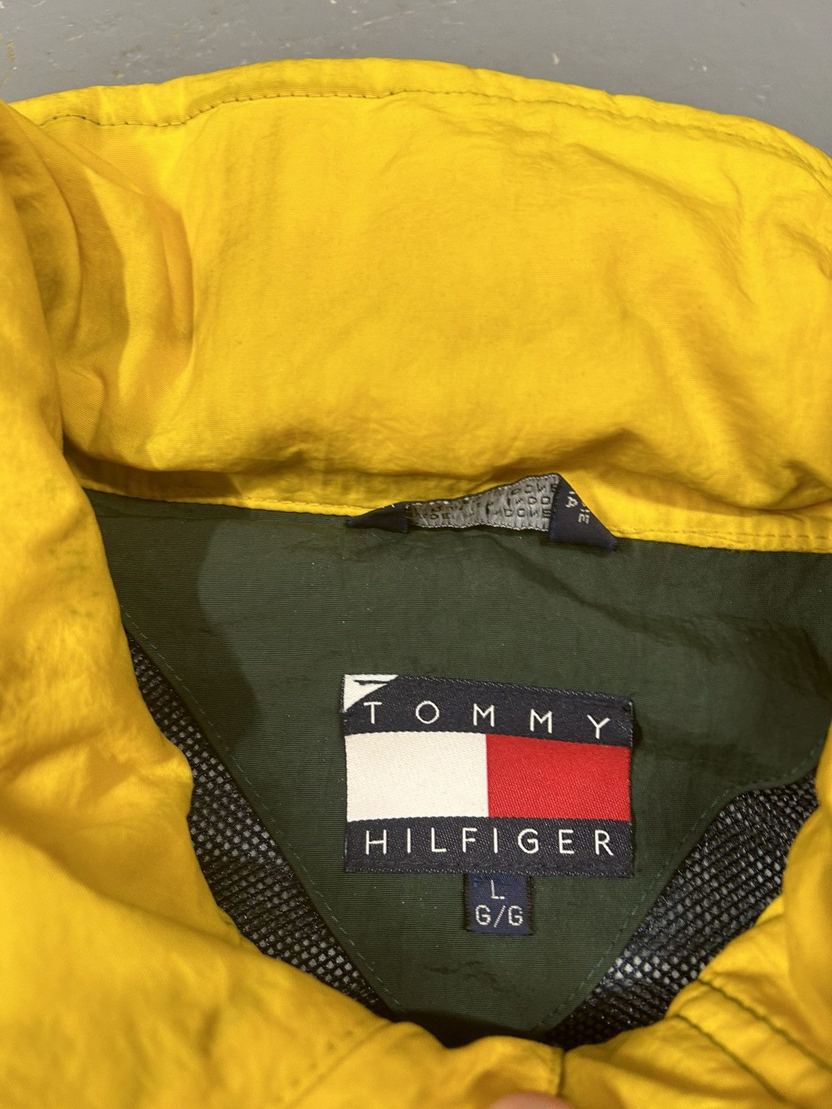 Tommy Hilfiger × Vintage Crazy Vintage 90s Green Tommy Hilfiger Windbreaker Jacket Size US L / EU 52-54 / 3 - 2 Thumbnail