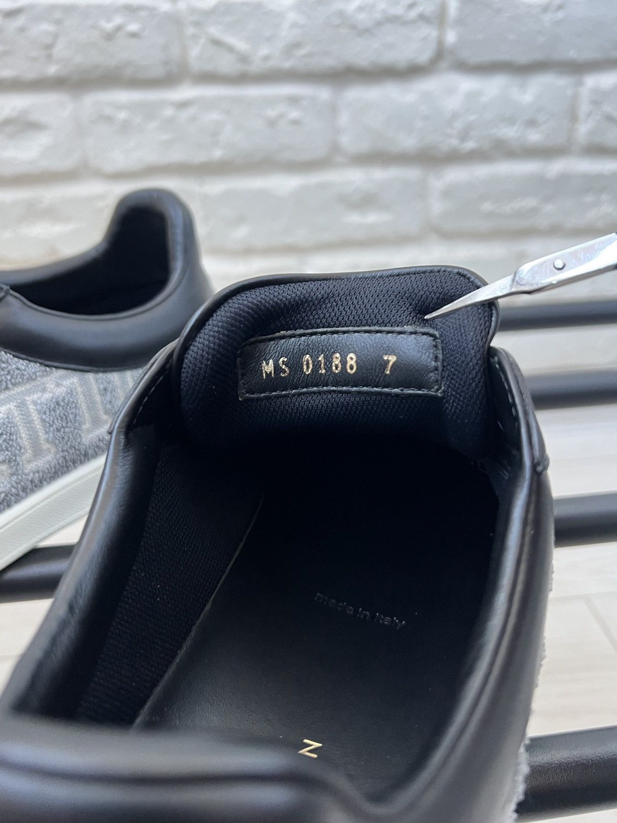 Louis Vuitton Louis Vuitton Black Leather Terry Logo Low Top Sneakers Size US 7 / EU 40 - 13 Thumbnail