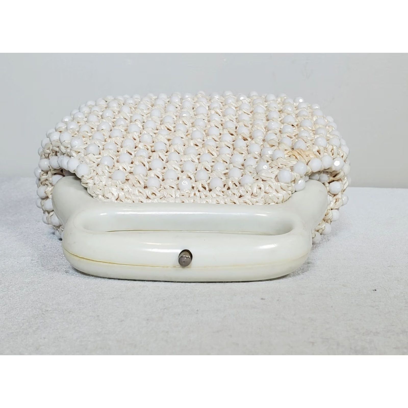 Vintage VINTAGE 1960s Beaded Crocheted Purse Ivory White Plastic Handle Lined Hong Kong Size ONE SIZE - 4 Thumbnail