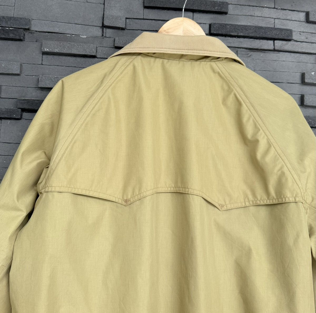 The North Face Vintage The North Face GoreTex Jacket Talon Zip Beige Bomber Size US M / EU 48-50 / 2 - 11 Thumbnail