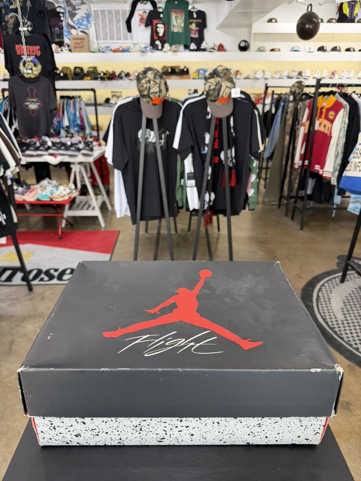 Jordan Brand Jordan 4 Red Thunder Size 10 (2022) Size US 10 / EU 43 - 21 Thumbnail