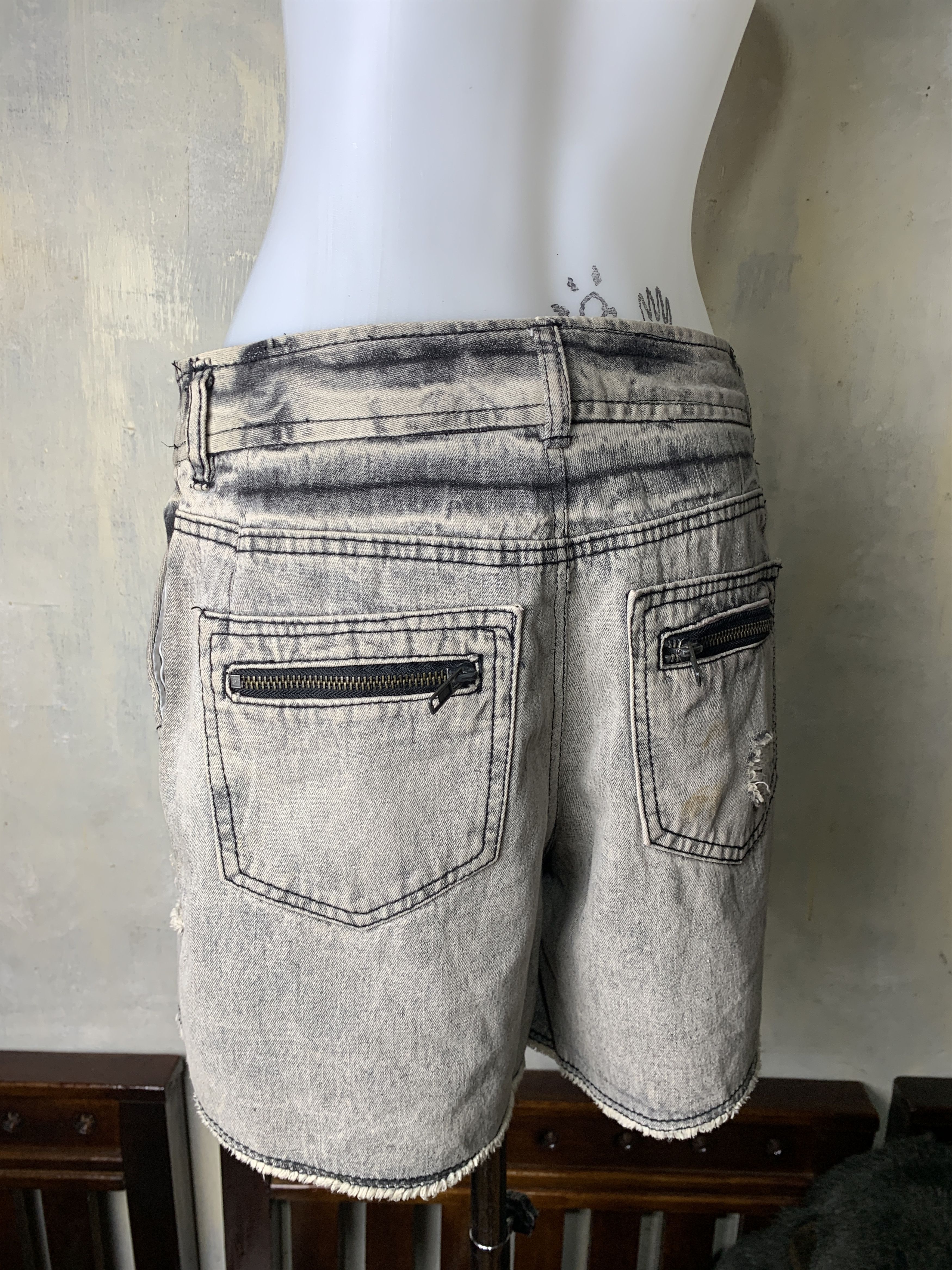 Dig Deep Dig Deep Japan Washed Gray Zip up Skorts (31) Size 31" - 3 Thumbnail
