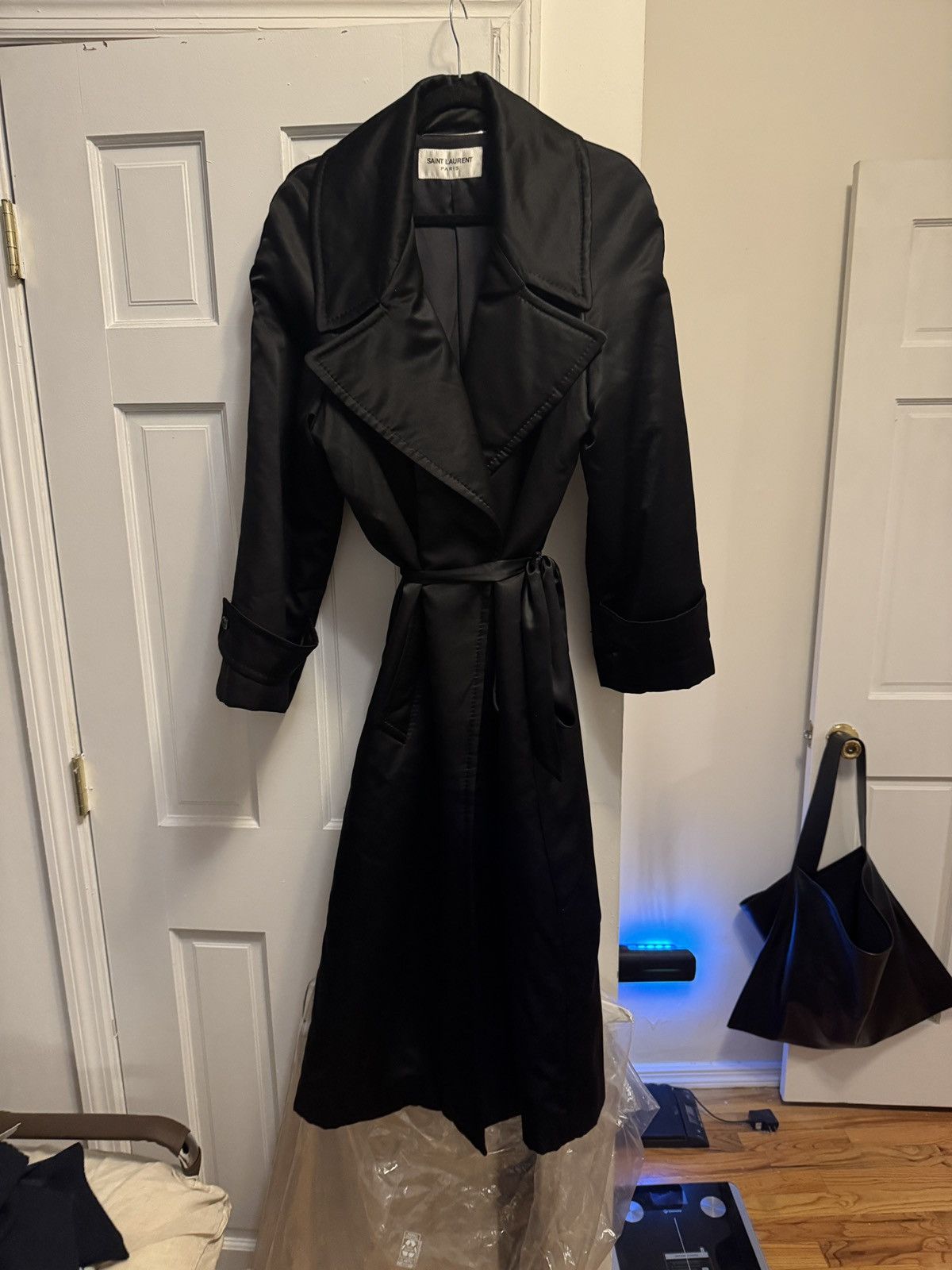 Saint Laurent Paris Rare 100% silk padded trench coat Size US M / EU 48-50 / 2 - 2 Thumbnail
