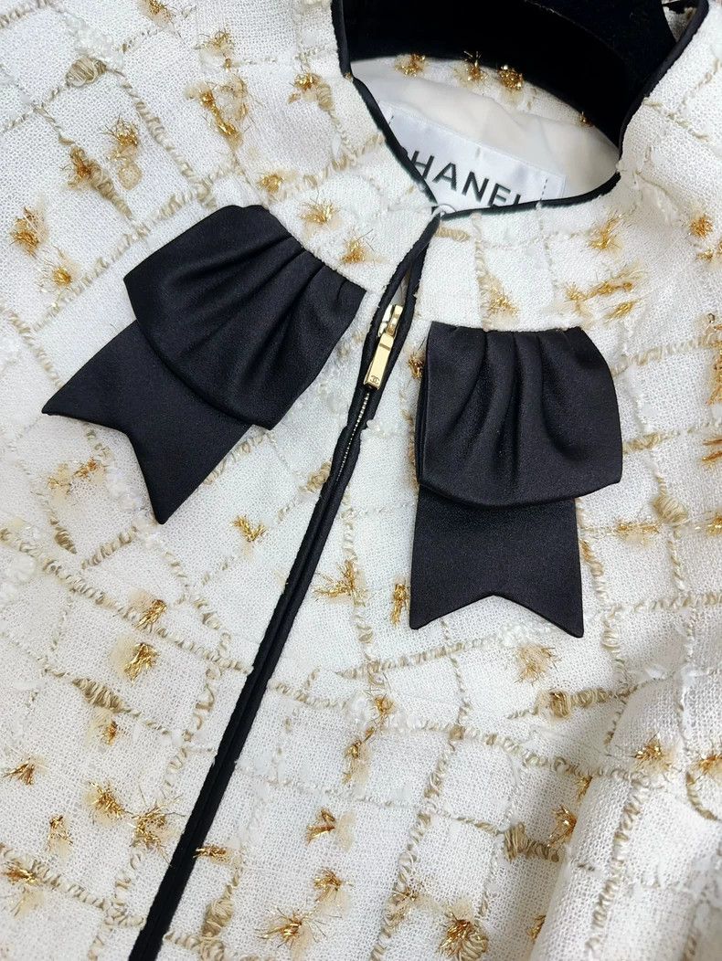 Chanel Chanel 19s beach series beige gold jacket neckline bow jac Size XS / US 0-2 / IT 36-38 - 9 Thumbnail