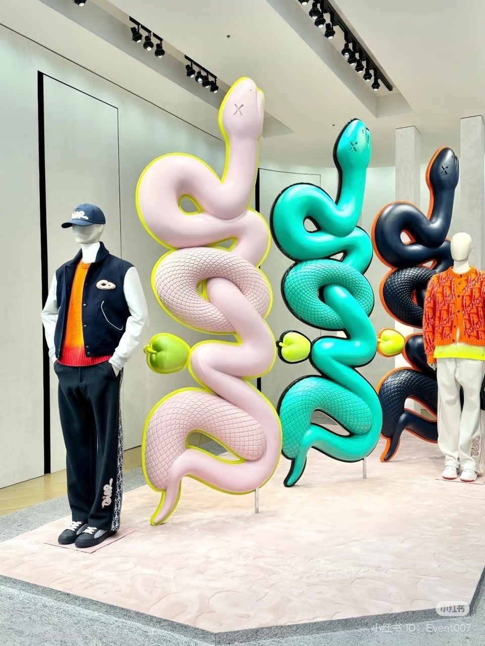 Dior × Kaws Dior X Kaws 2025 Chinese New Year snake wooden plate Size ONE SIZE - 3 Thumbnail