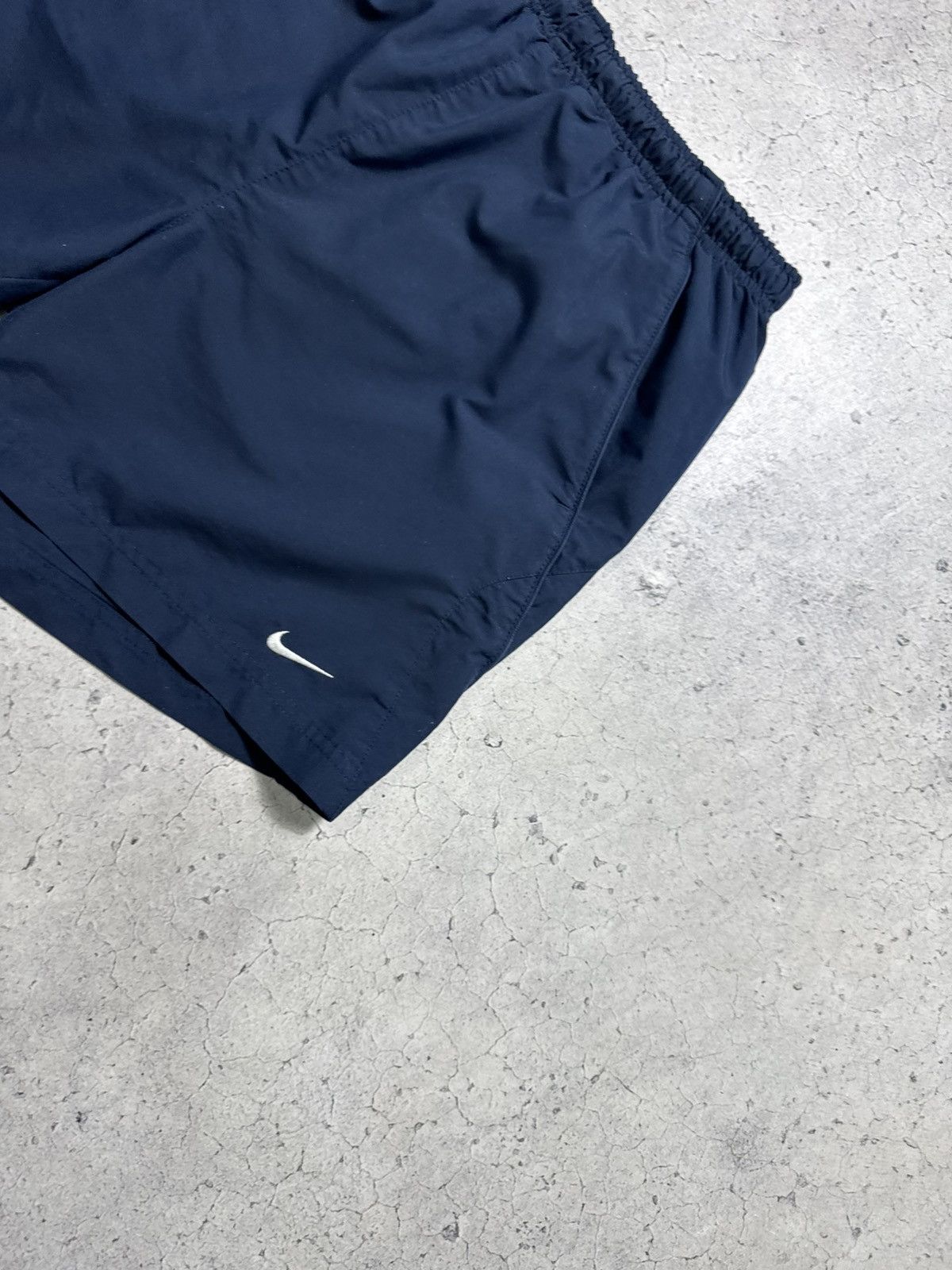Nike × Vintage Nike Vintage Nylon Shorts Swoosh Drill Y2K Navy Size US 32 / EU 48 - 3 Thumbnail