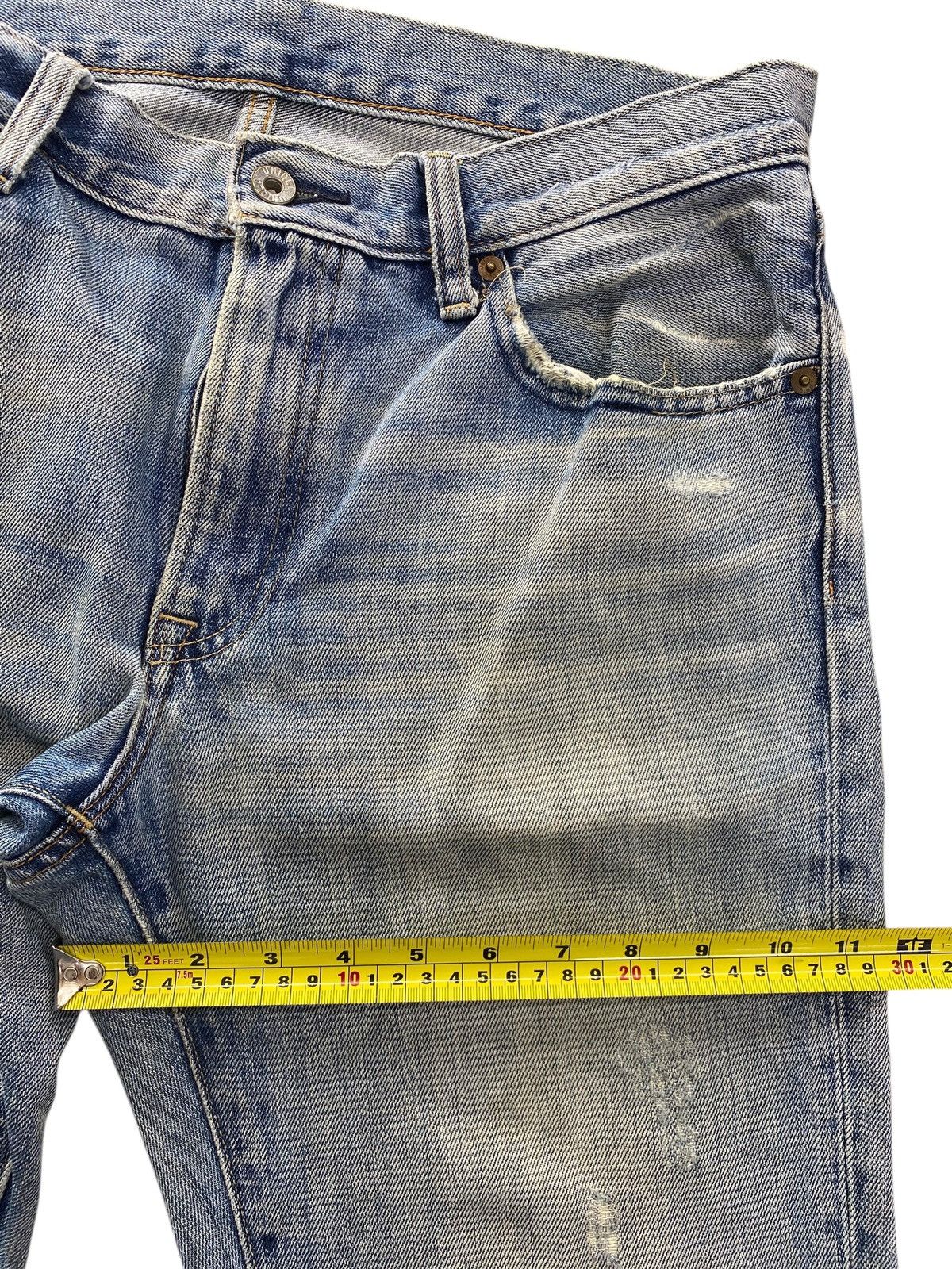 Uniqlo Uniqlo Light Wash Ripped Style Straight Leg Jeans Size US 32 / EU 48 - 7 Thumbnail